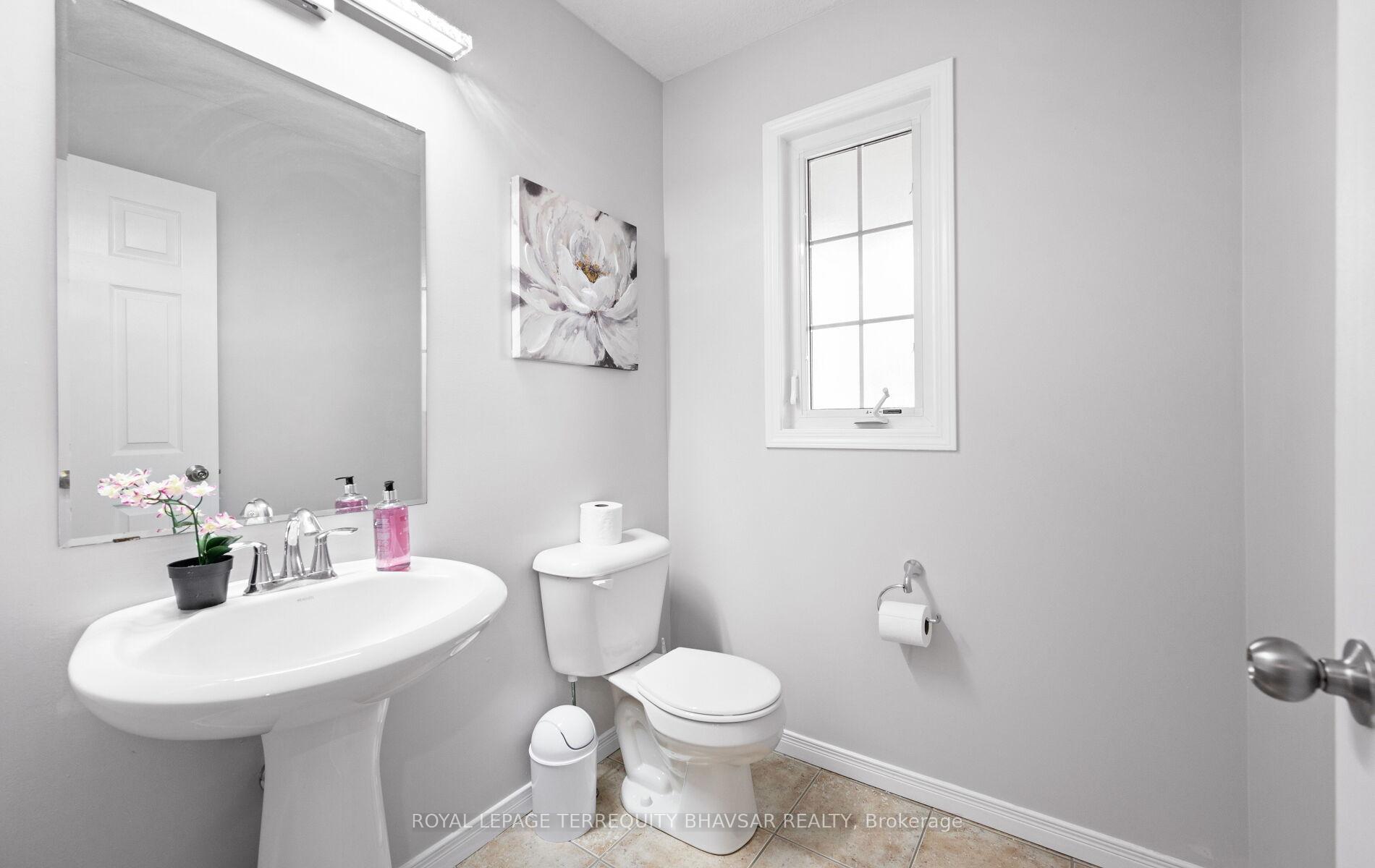 Photo 25 of 111 Parkvale Drive, Kitchener, Huron Park — HOMEH
