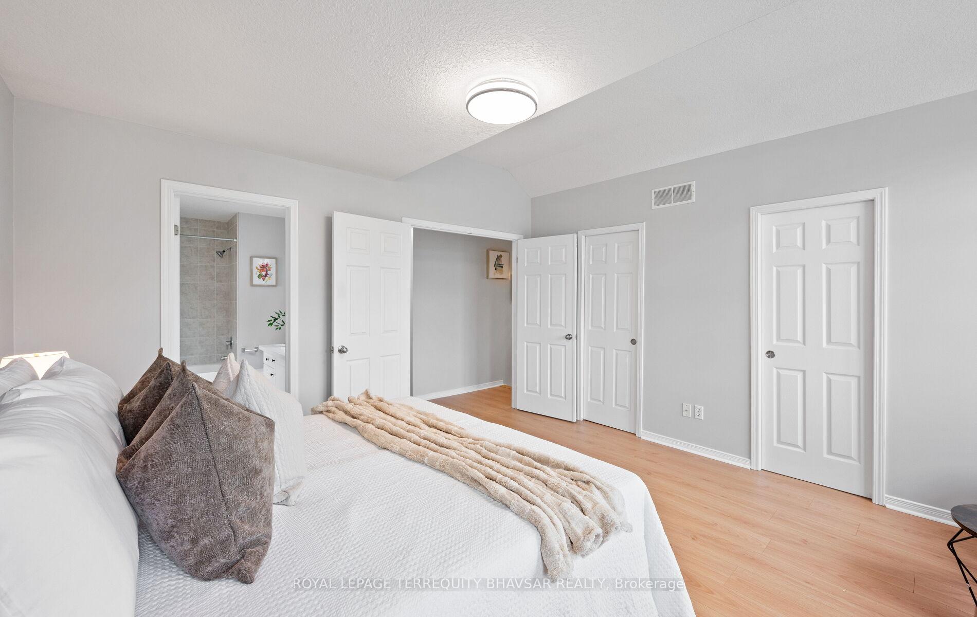 Photo 28 of 111 Parkvale Drive, Kitchener, Huron Park — HOMEH