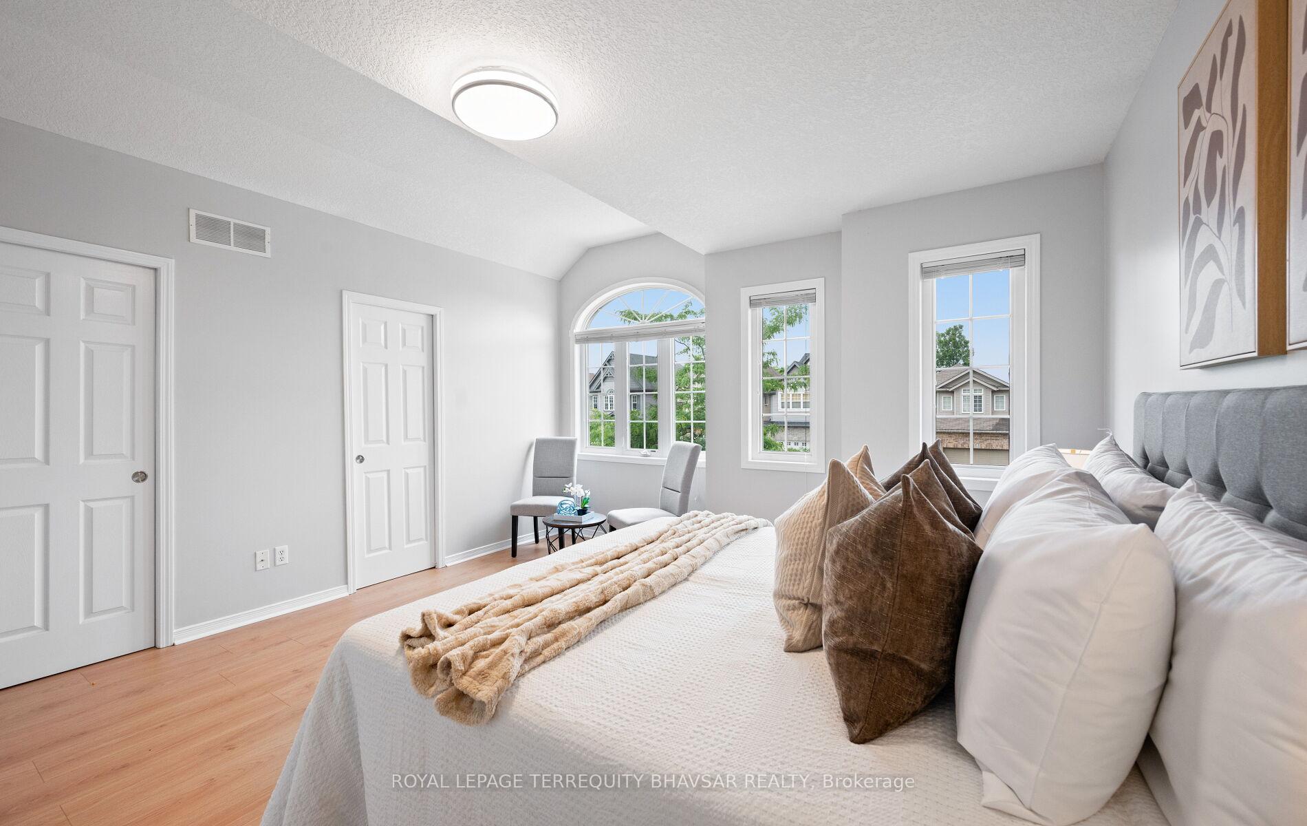 Photo 29 of 111 Parkvale Drive, Kitchener, Huron Park — HOMEH
