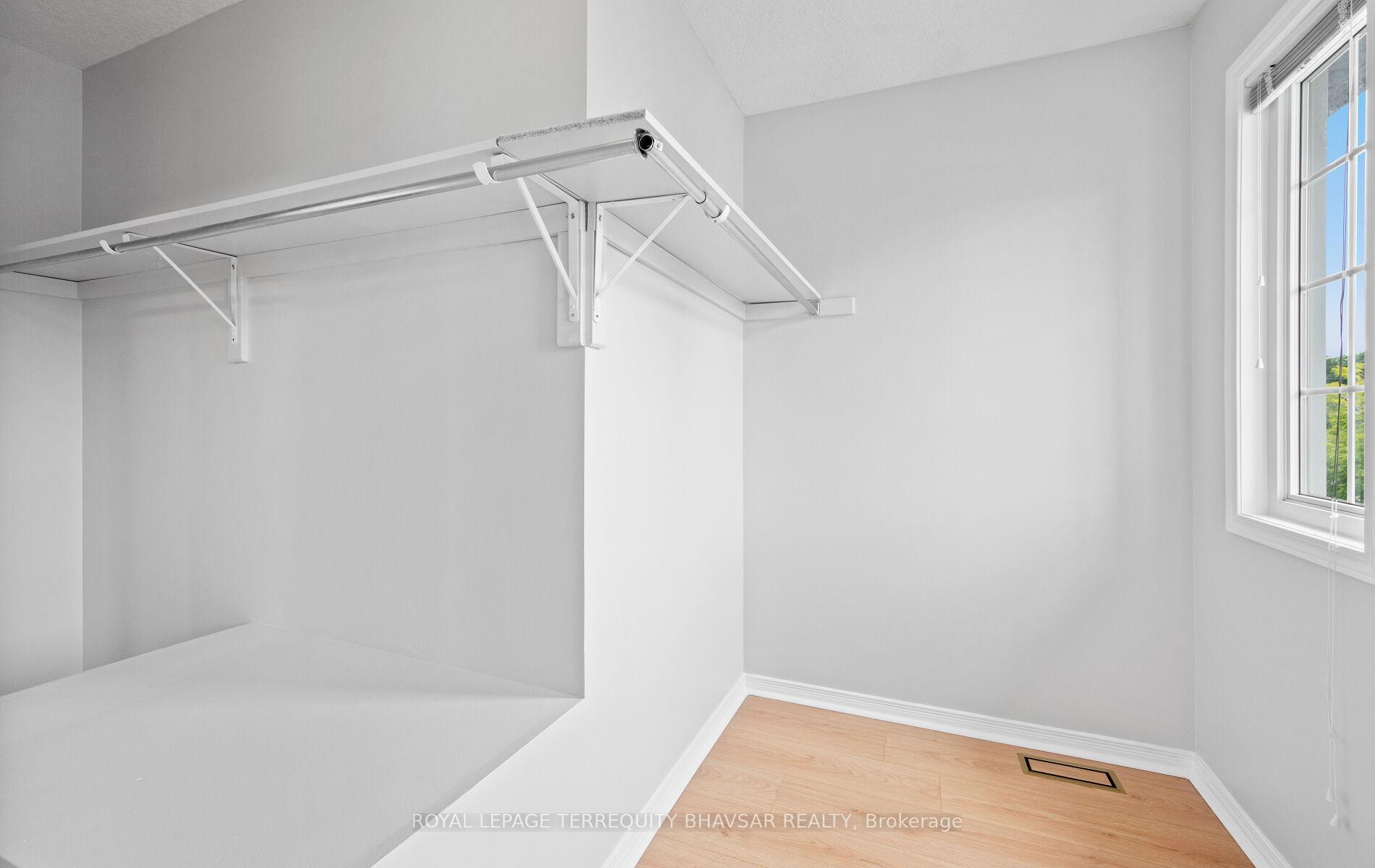 Photo 31 of 111 Parkvale Drive, Kitchener, Huron Park — HOMEH