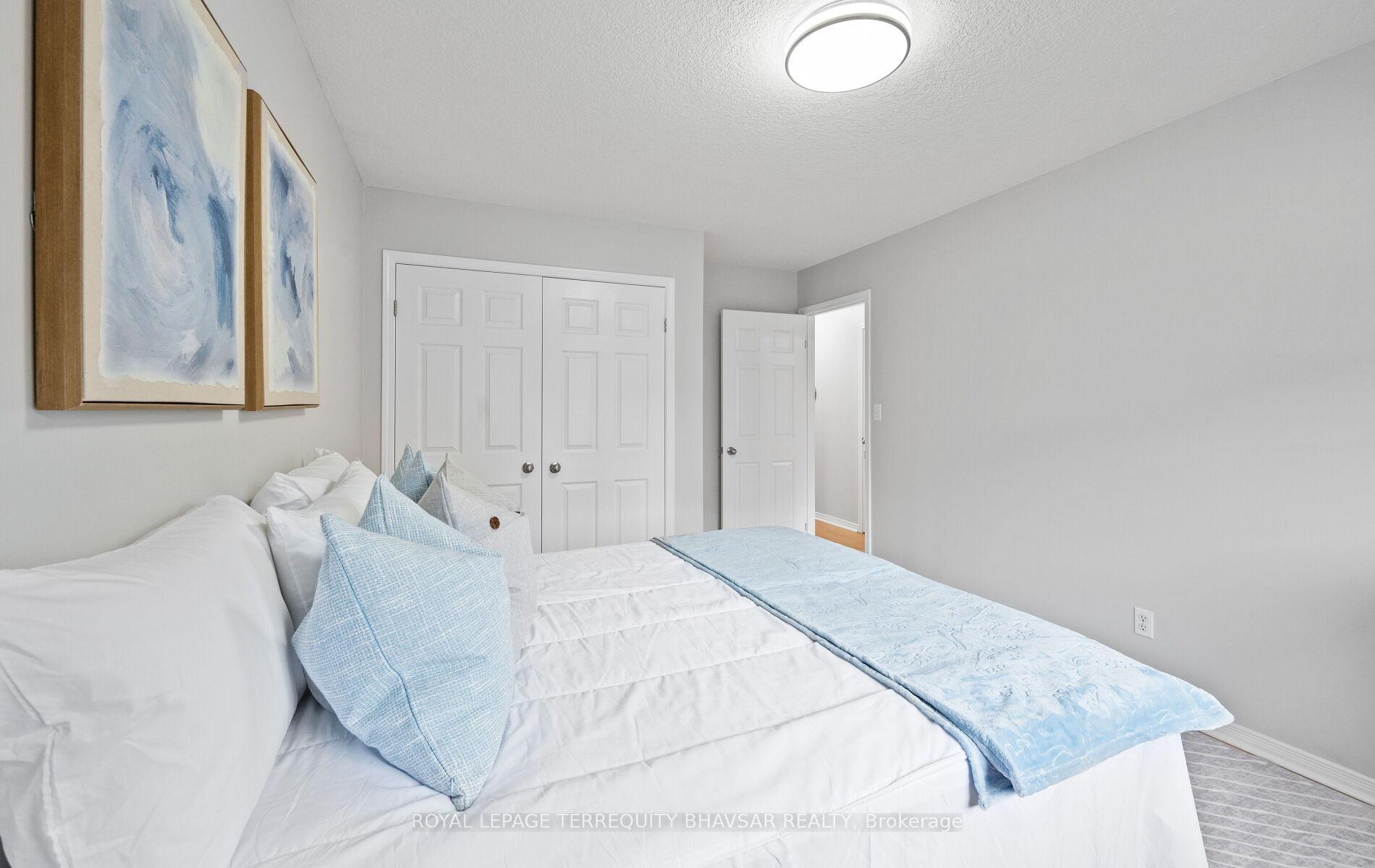 Photo 35 of 111 Parkvale Drive, Kitchener, Huron Park — HOMEH