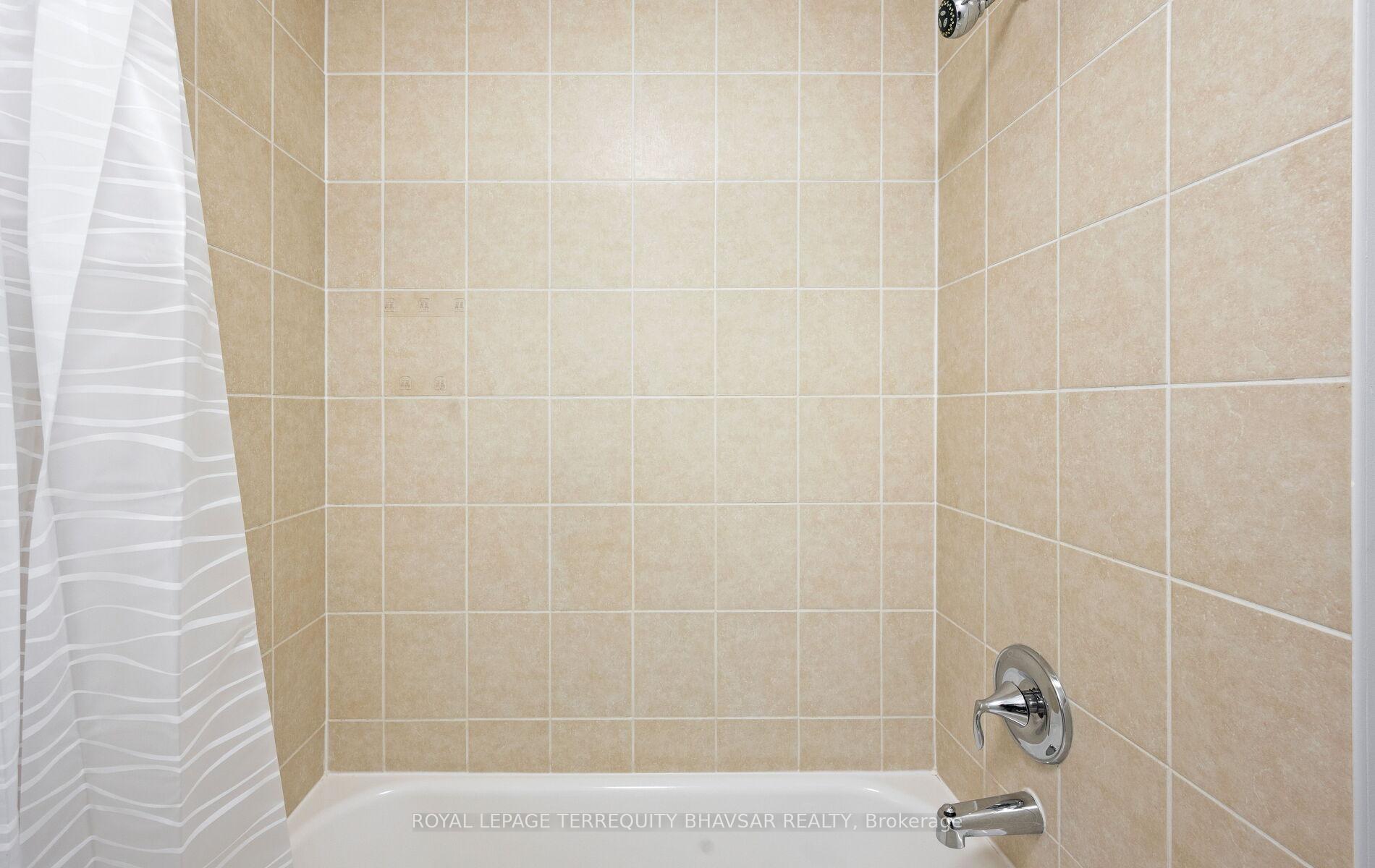 Photo 39 of 111 Parkvale Drive, Kitchener, Huron Park — HOMEH