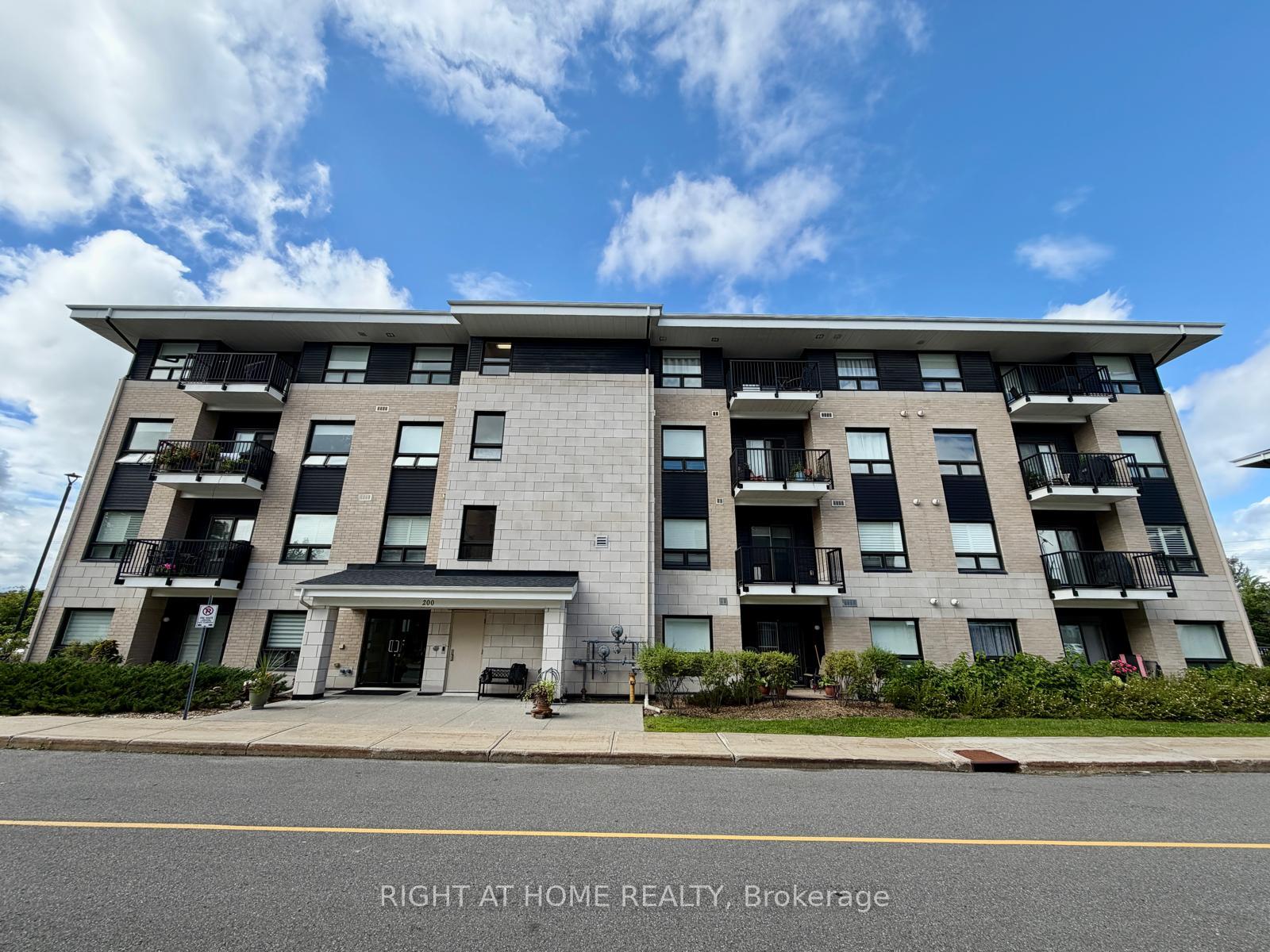 Photo 2 of Unit 405, 200 Winterfell Private, Ottawa, Hunt Club Park — HOMEH