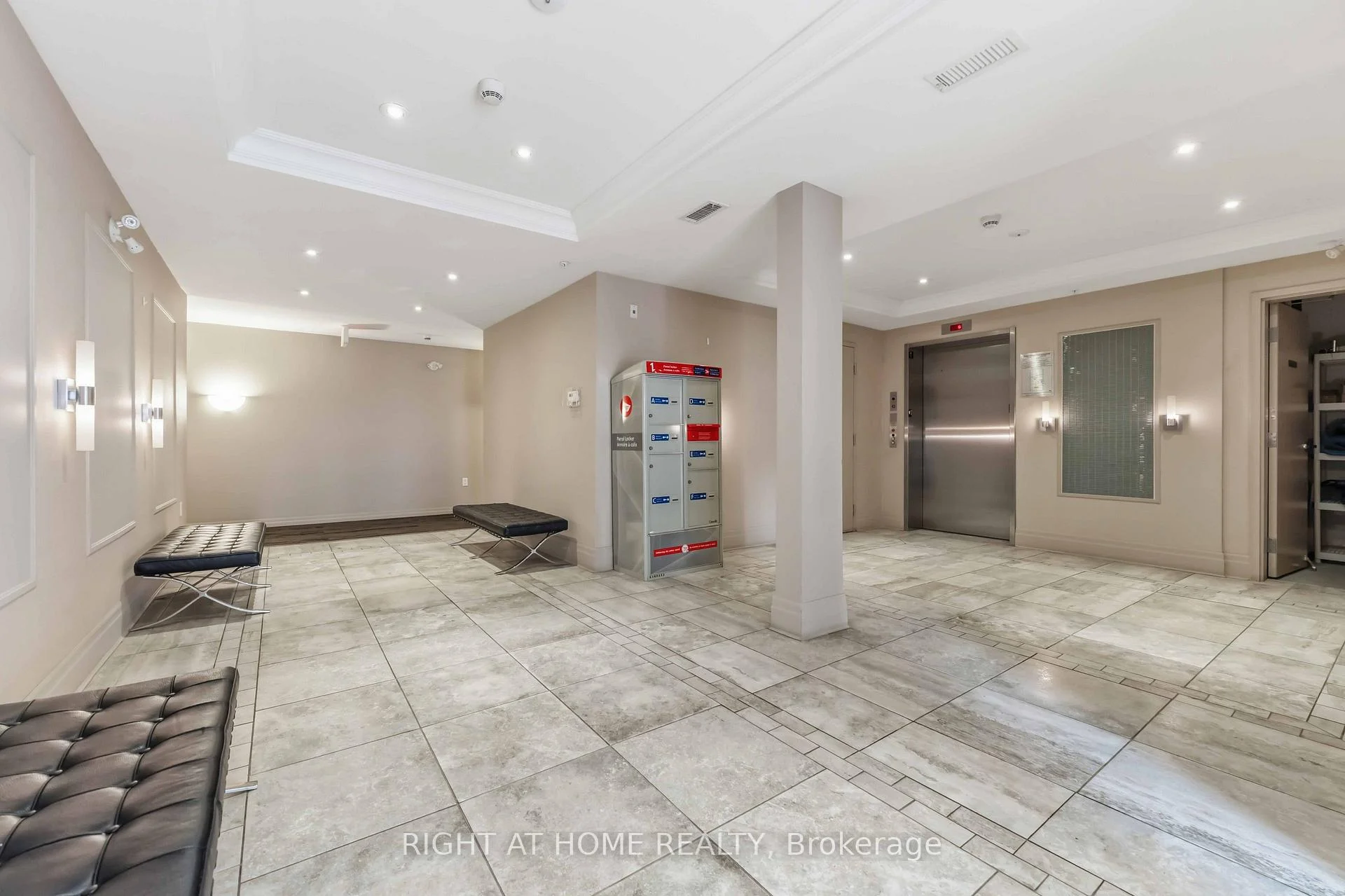 Photo 3 of Unit 405, 200 Winterfell Private, Ottawa, Hunt Club Park — HOMEH