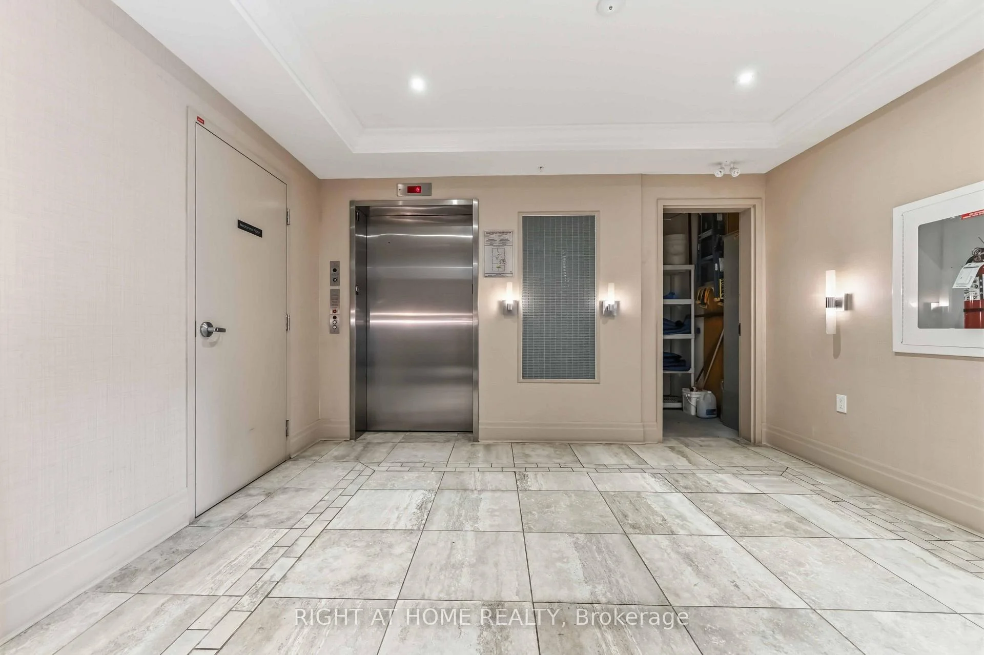 Photo 5 of Unit 405, 200 Winterfell Private, Ottawa, Hunt Club Park — HOMEH