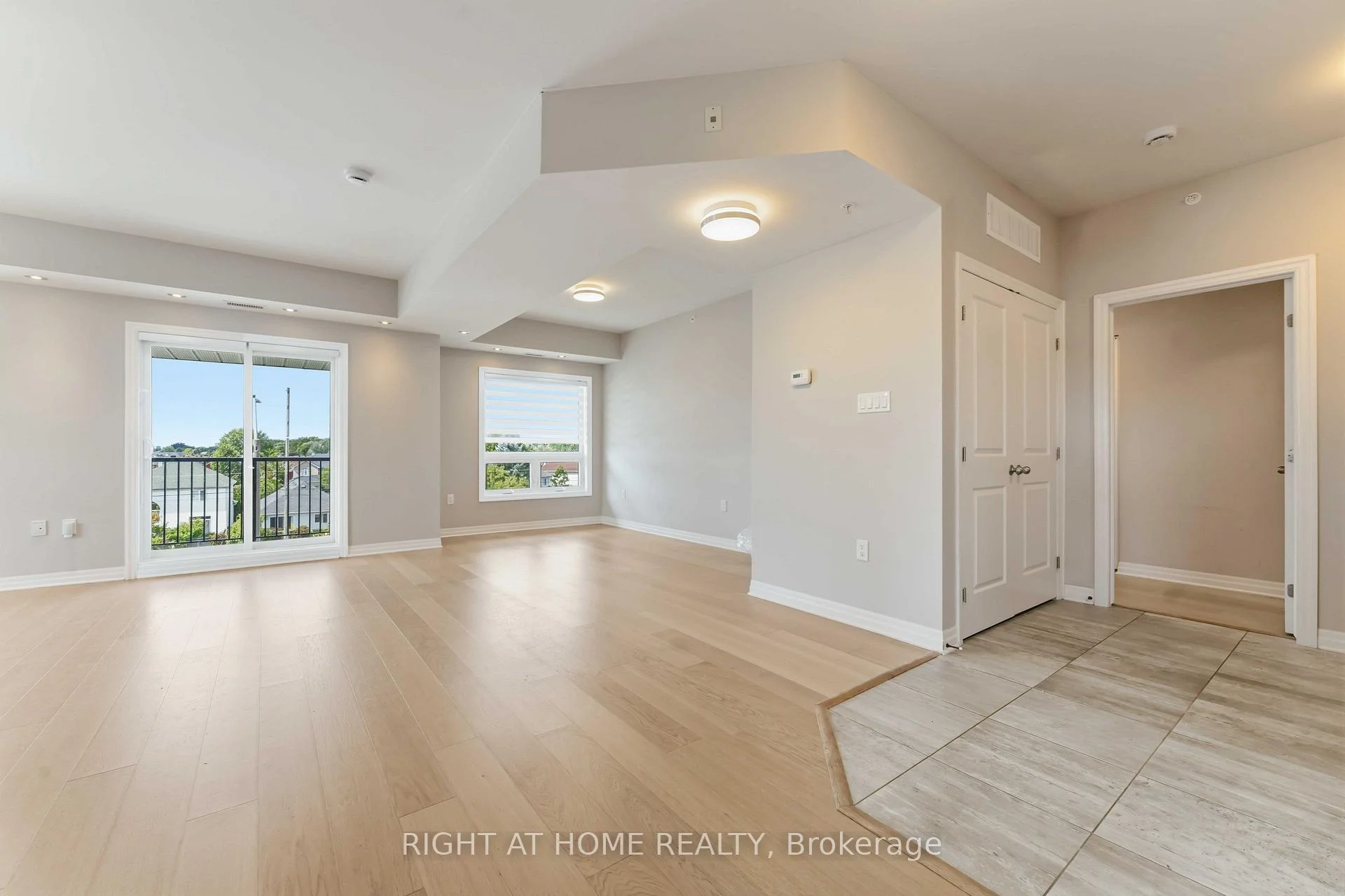 Photo 8 of Unit 405, 200 Winterfell Private, Ottawa, Hunt Club Park — HOMEH