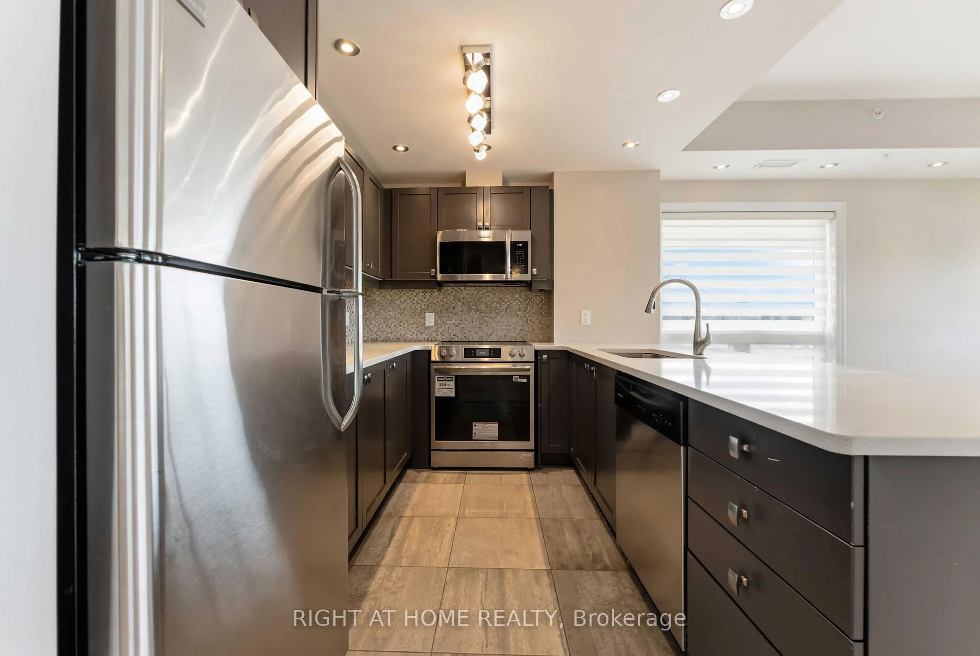Photo 13 of Unit 405, 200 Winterfell Private, Ottawa, Hunt Club Park — HOMEH