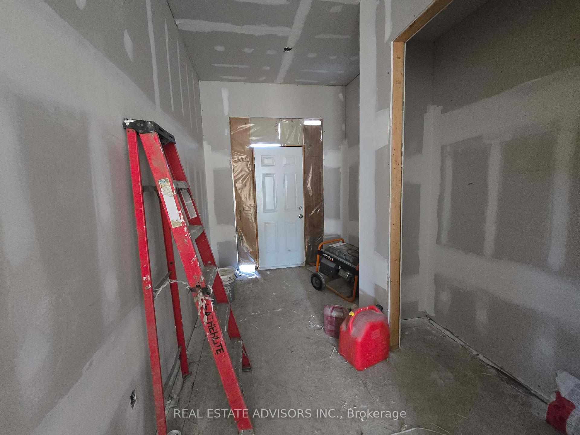 Photo 2 of 68B Laurel Avenue, Scarborough, Kennedy Park — HOMEH