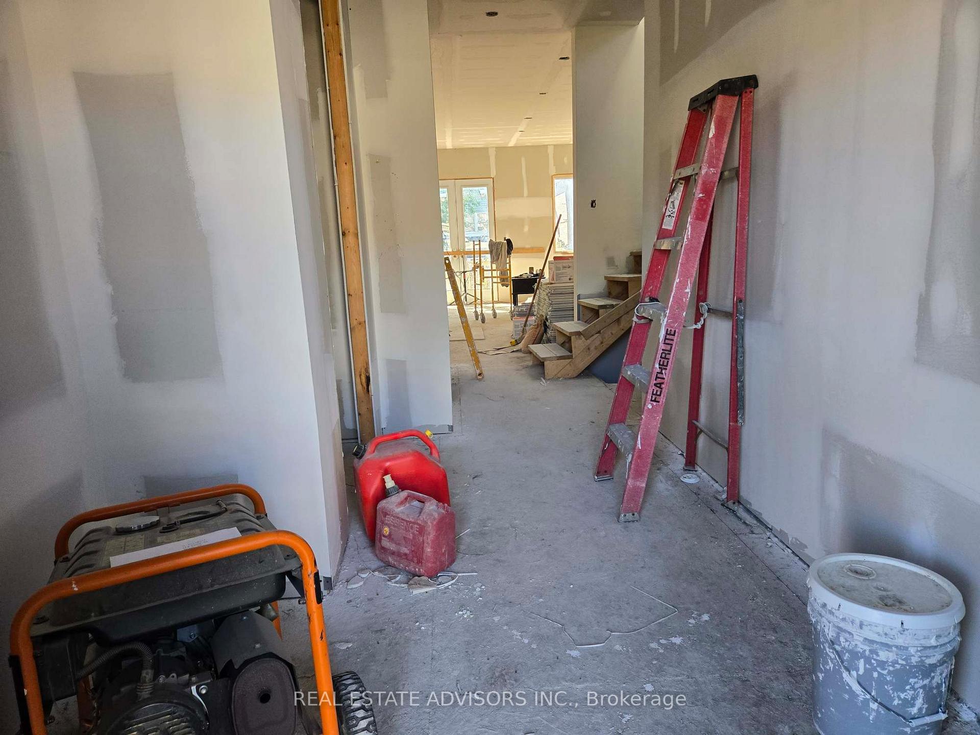 Photo 3 of 68B Laurel Avenue, Scarborough, Kennedy Park — HOMEH