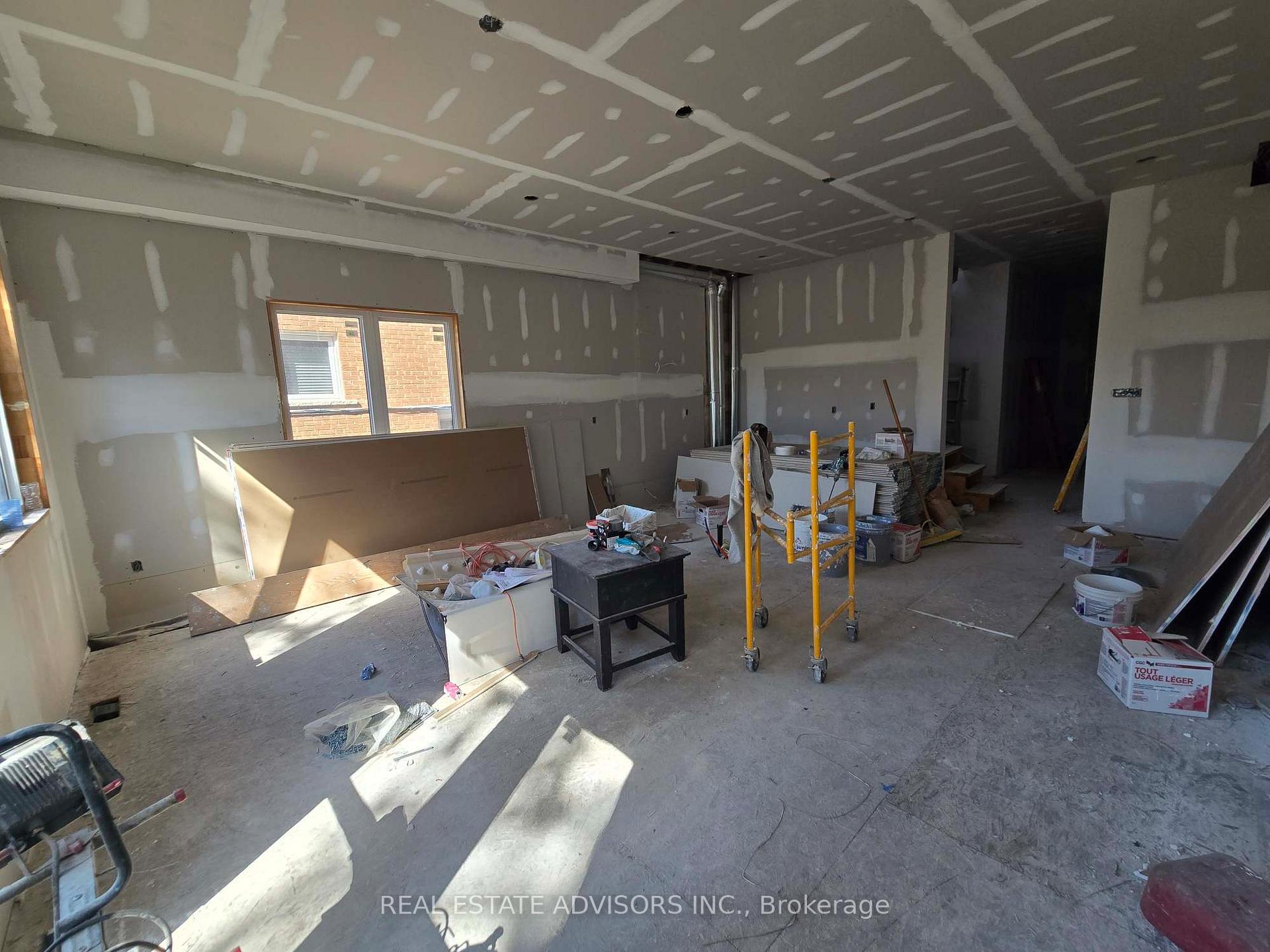 Photo 4 of 68B Laurel Avenue, Scarborough, Kennedy Park — HOMEH