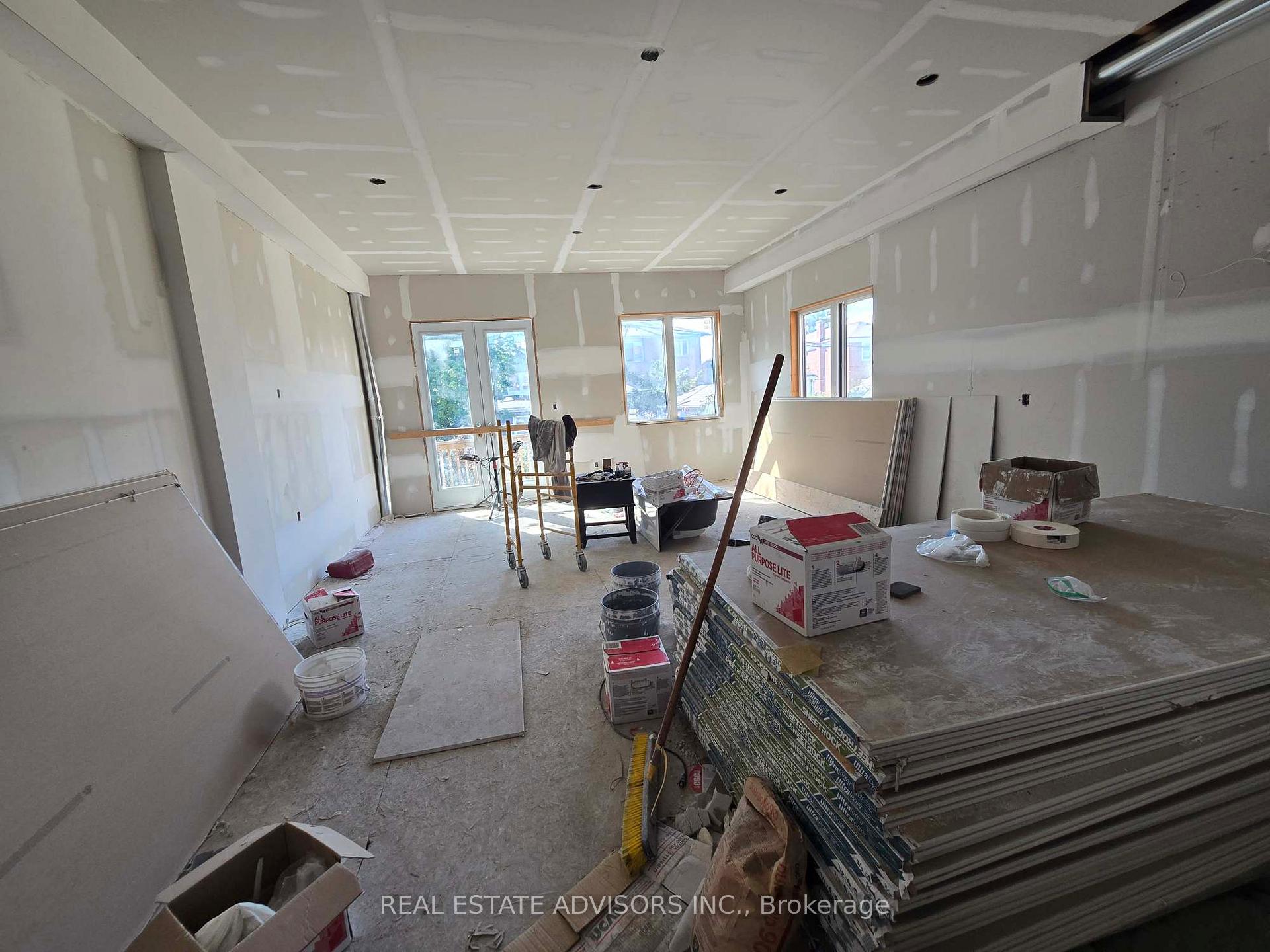 Photo 5 of 68B Laurel Avenue, Scarborough, Kennedy Park — HOMEH