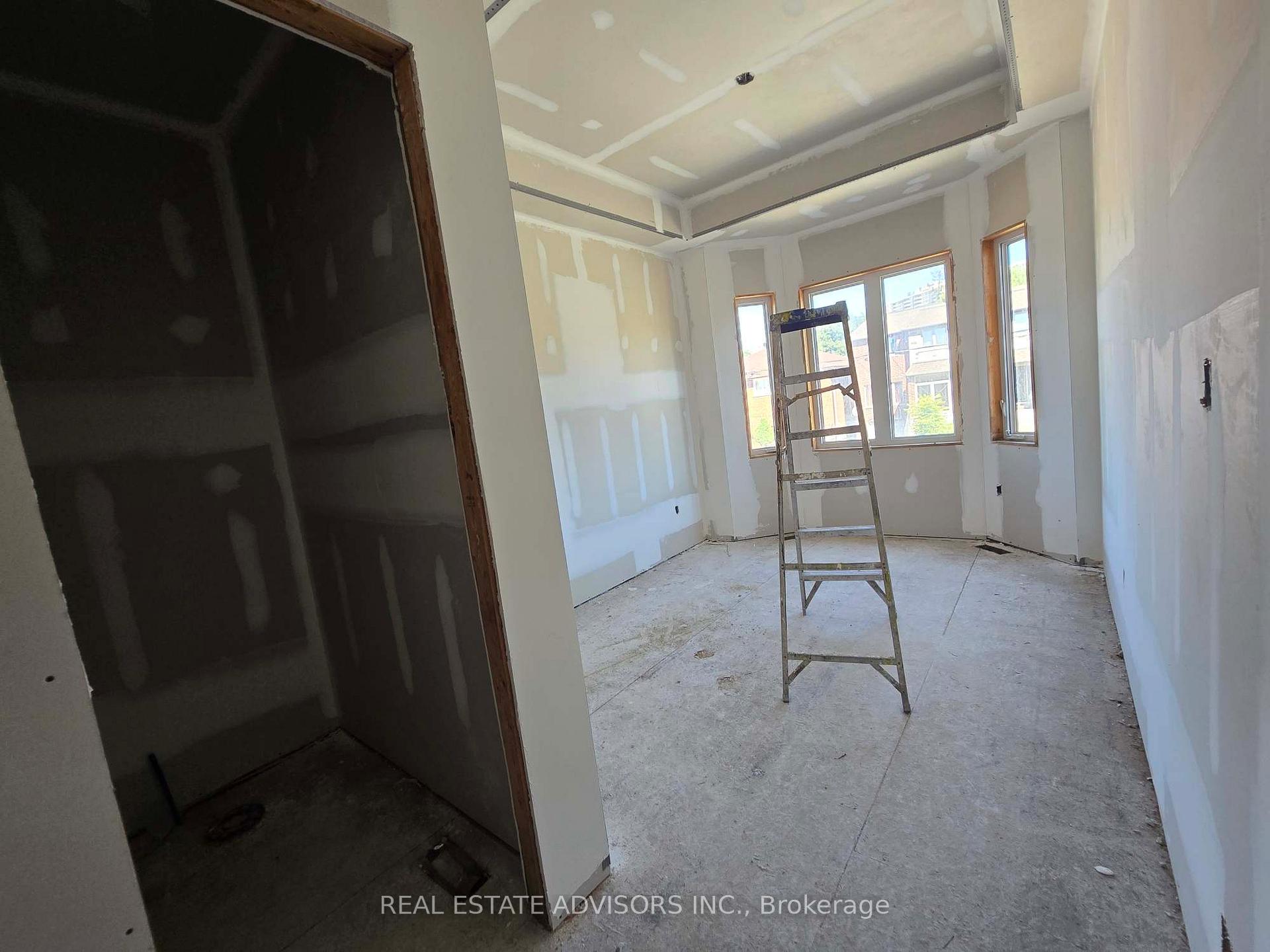 Photo 10 of 68B Laurel Avenue, Scarborough, Kennedy Park — HOMEH