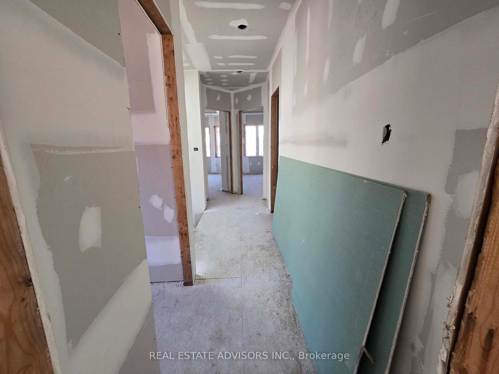 Photo 11 of 68B Laurel Avenue, Scarborough, Kennedy Park — HOMEH