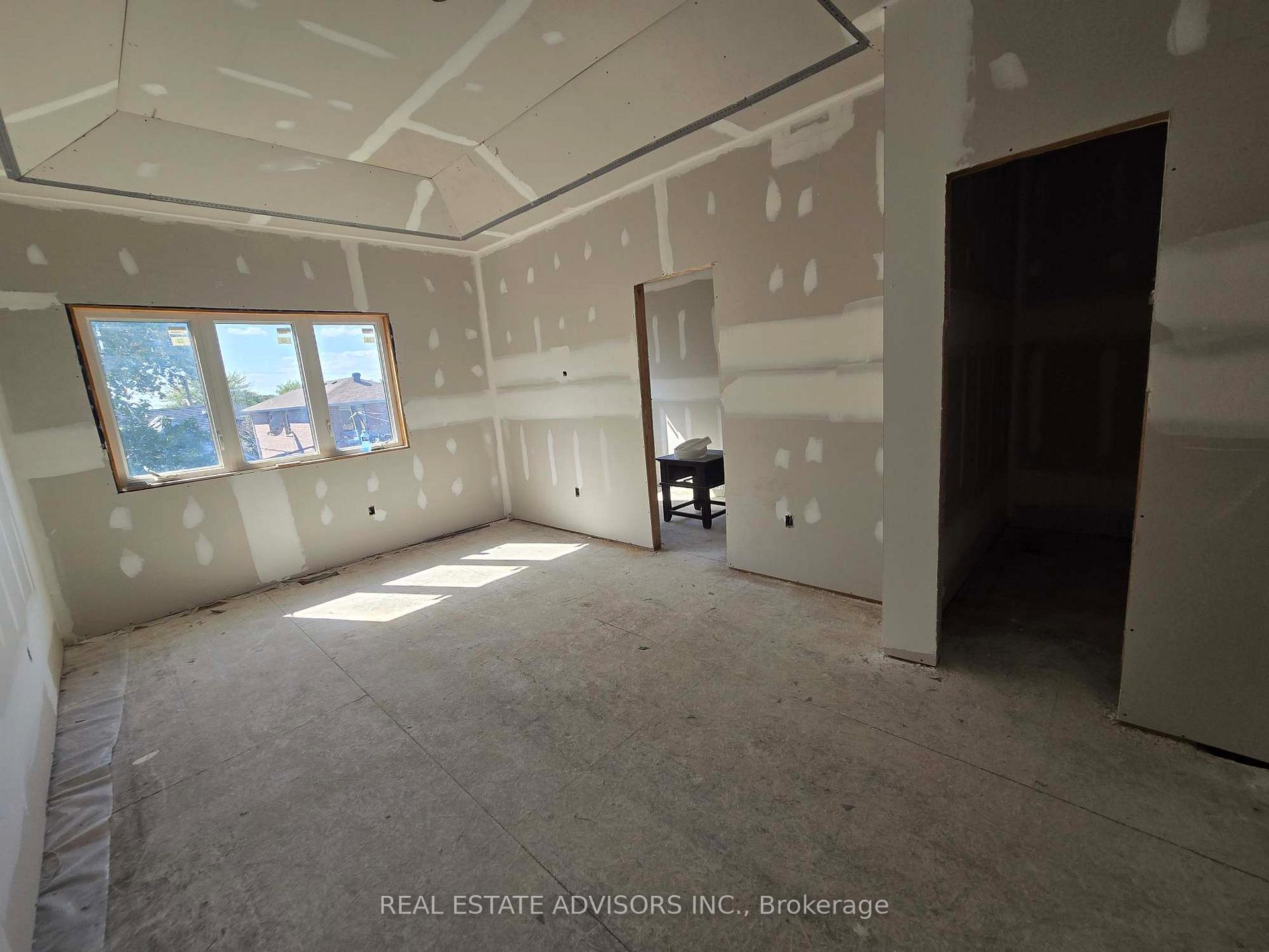 Photo 13 of 68B Laurel Avenue, Scarborough, Kennedy Park — HOMEH