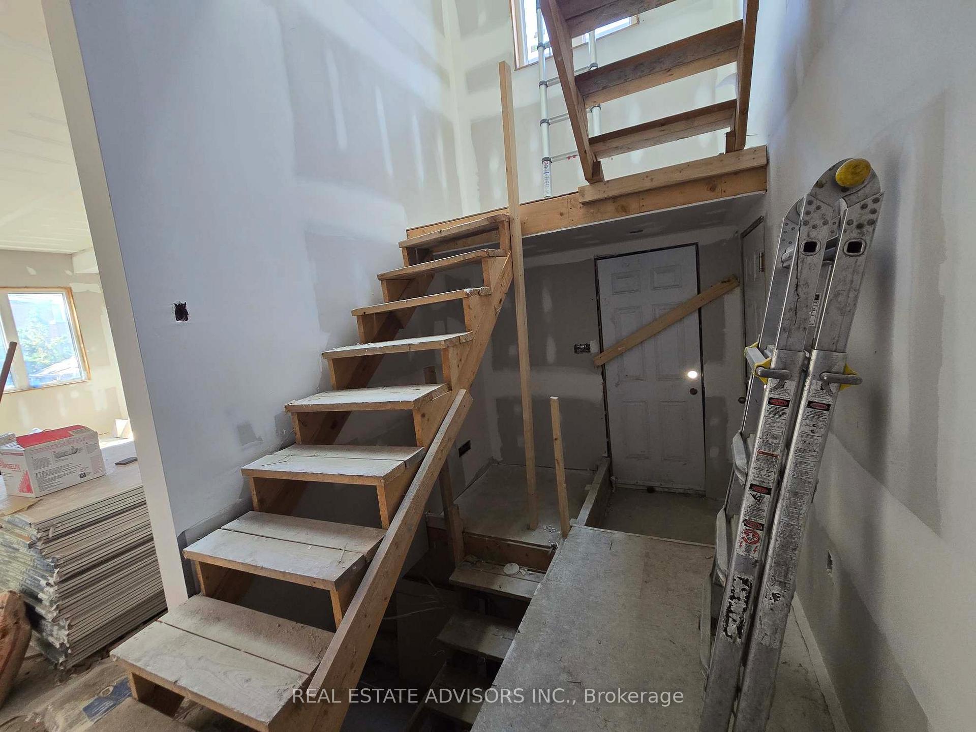 Photo 15 of 68B Laurel Avenue, Scarborough, Kennedy Park — HOMEH