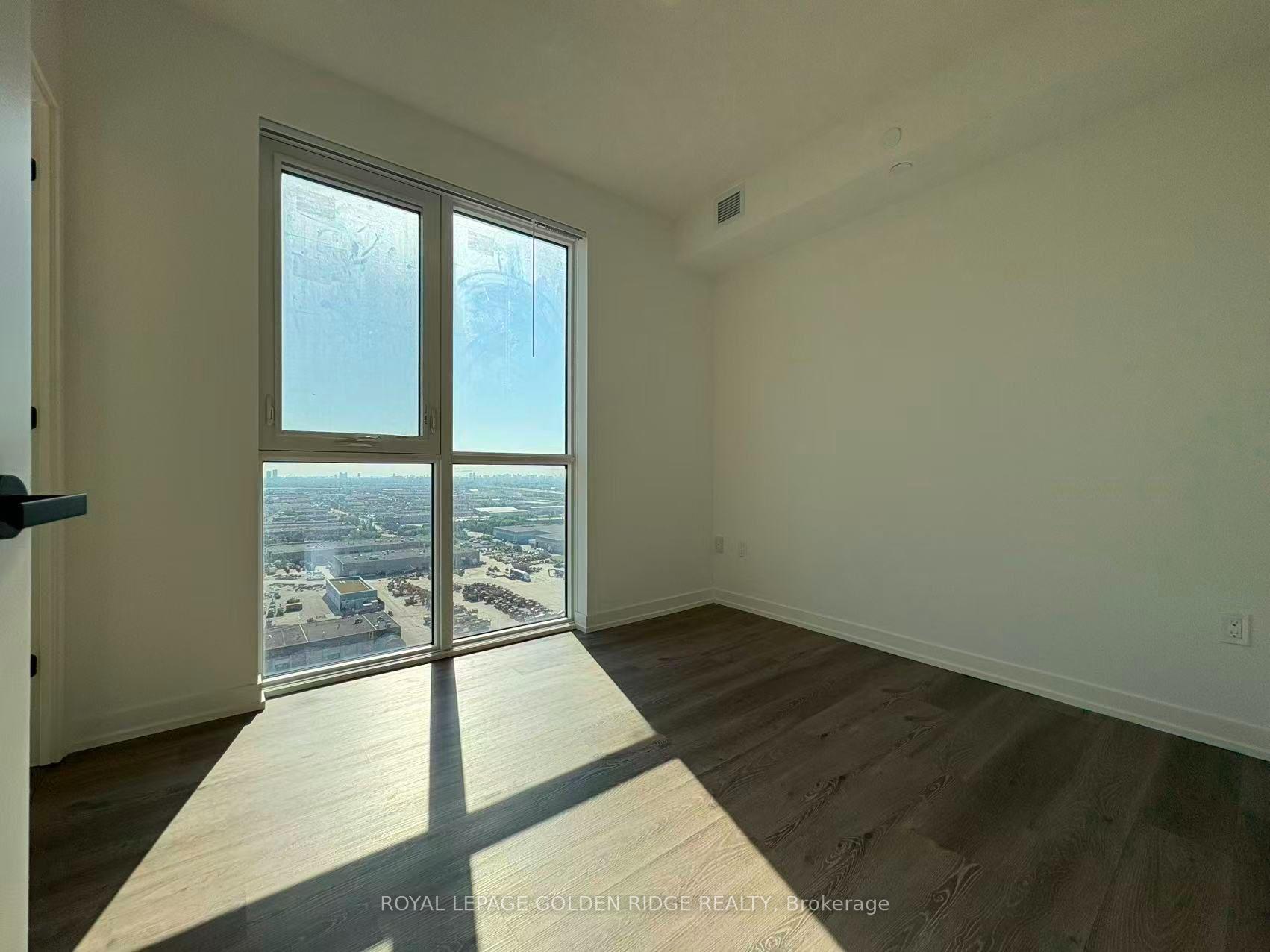 Photo 9 of Unit 2510, 28 Interchange Way, Vaughan, Vaughan Corporate Centre — HOMEH