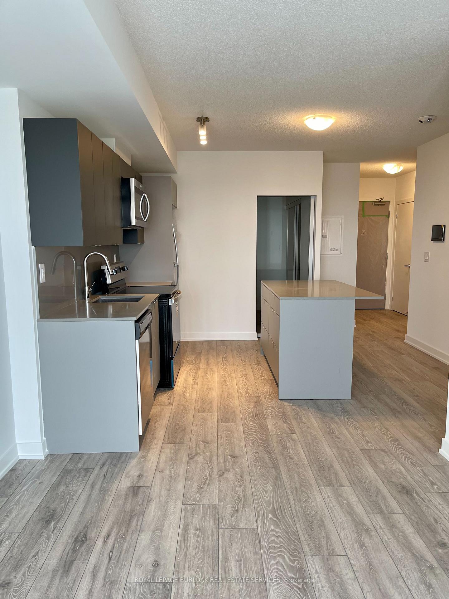 Photo 10 of Unit A403, 3210 Dakota Common, Burlington, Alton — HOMEH