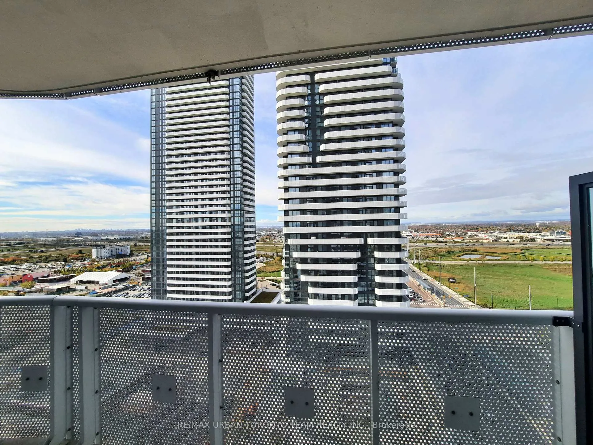 Photo 1 of Unit 1815, 8 Interchange Way, Vaughan, Vaughan Corporate Centre — HOMEH