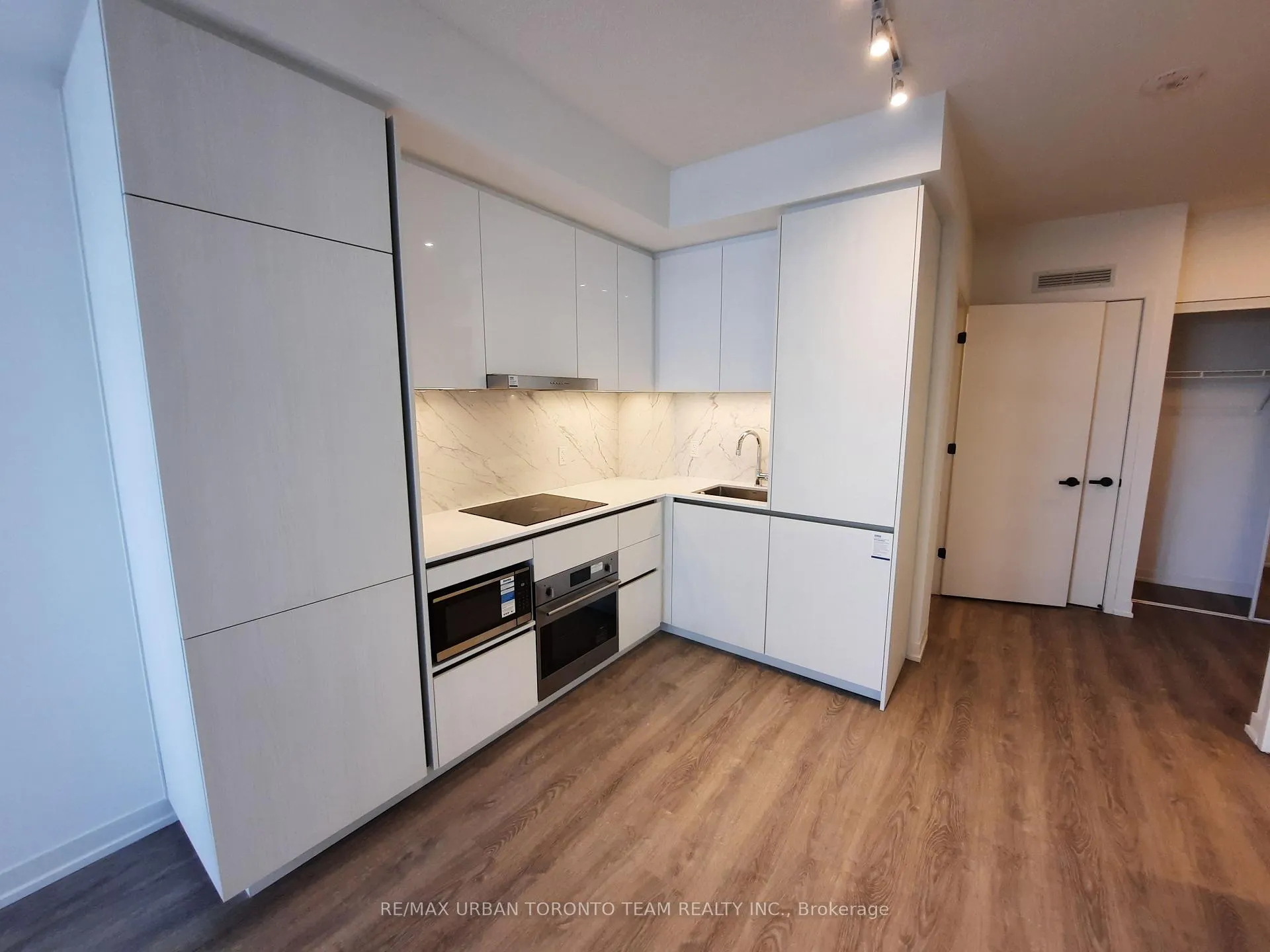 Photo 3 of Unit 1815, 8 Interchange Way, Vaughan, Vaughan Corporate Centre — HOMEH
