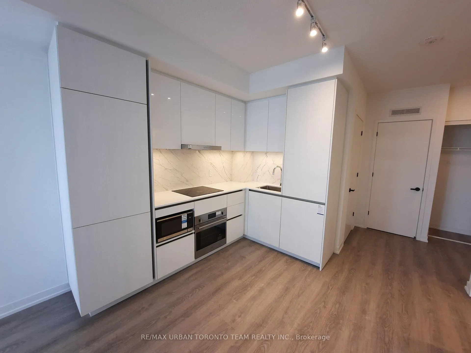 Photo 4 of Unit 1815, 8 Interchange Way, Vaughan, Vaughan Corporate Centre — HOMEH