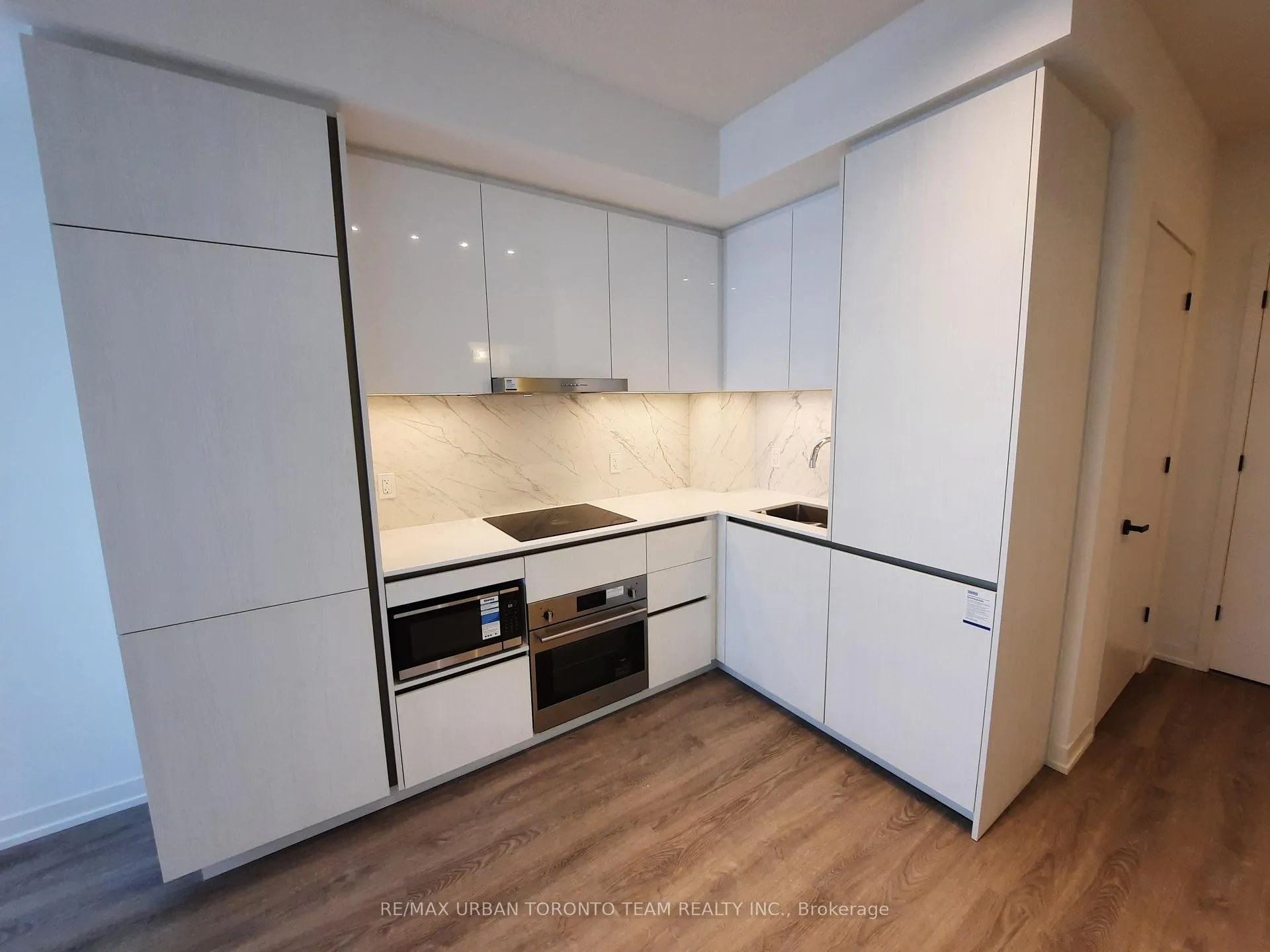 Photo 5 of Unit 1815, 8 Interchange Way, Vaughan, Vaughan Corporate Centre — HOMEH