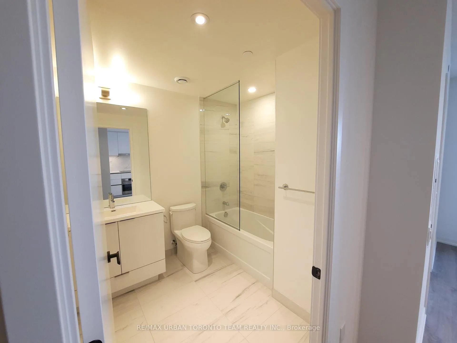 Photo 9 of Unit 1815, 8 Interchange Way, Vaughan, Vaughan Corporate Centre — HOMEH