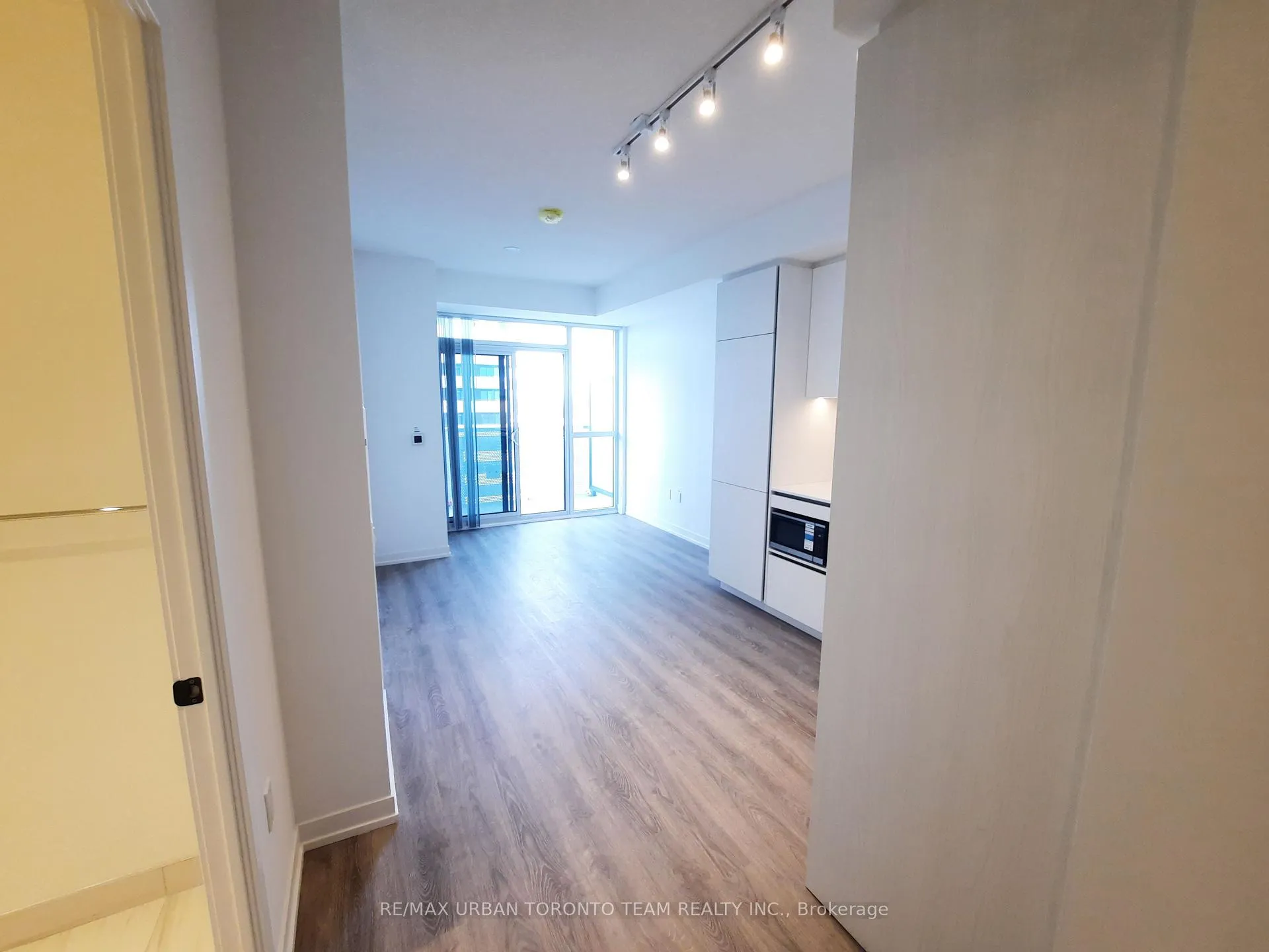 Photo 11 of Unit 1815, 8 Interchange Way, Vaughan, Vaughan Corporate Centre — HOMEH