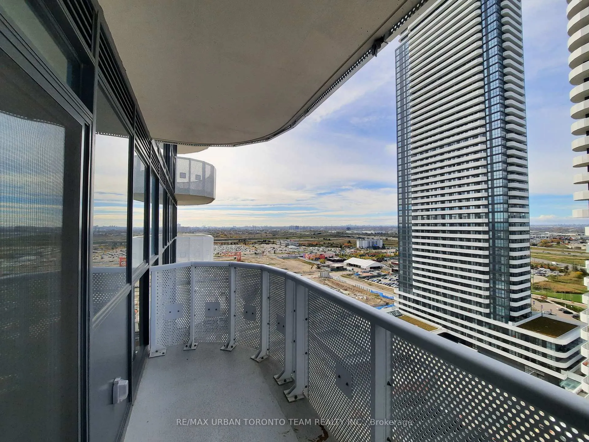 Photo 15 of Unit 1815, 8 Interchange Way, Vaughan, Vaughan Corporate Centre — HOMEH