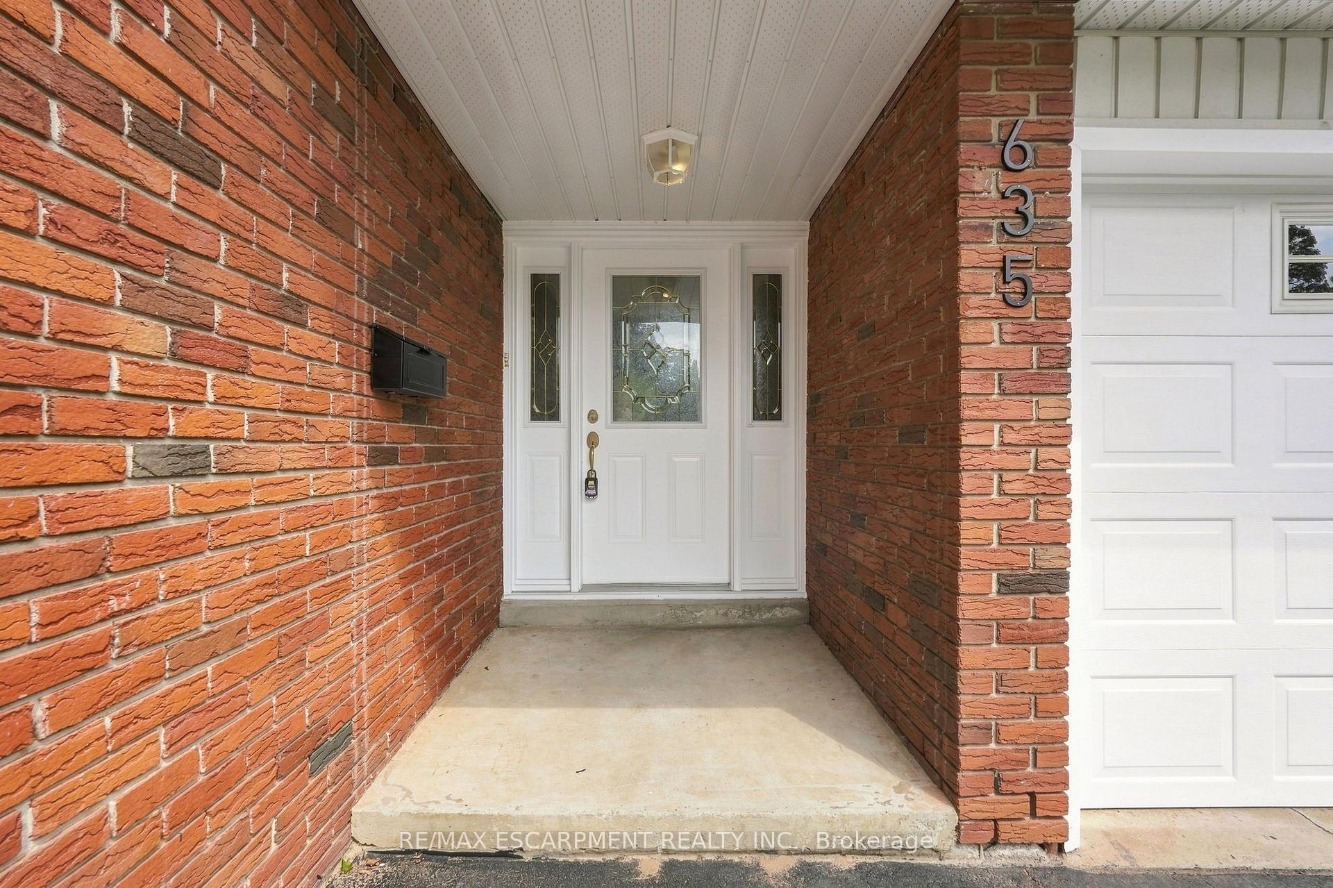 Photo 2 of 635 Ramsgate Road, Burlington, Roseland — HOMEH