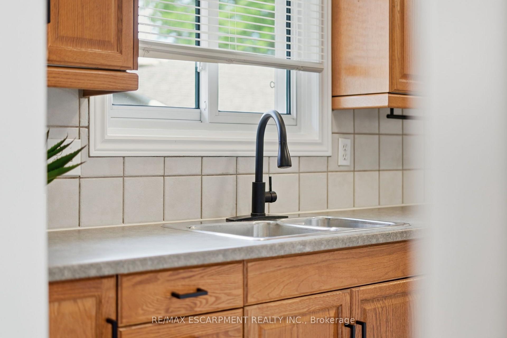 Photo 12 of 635 Ramsgate Road, Burlington, Roseland — HOMEH