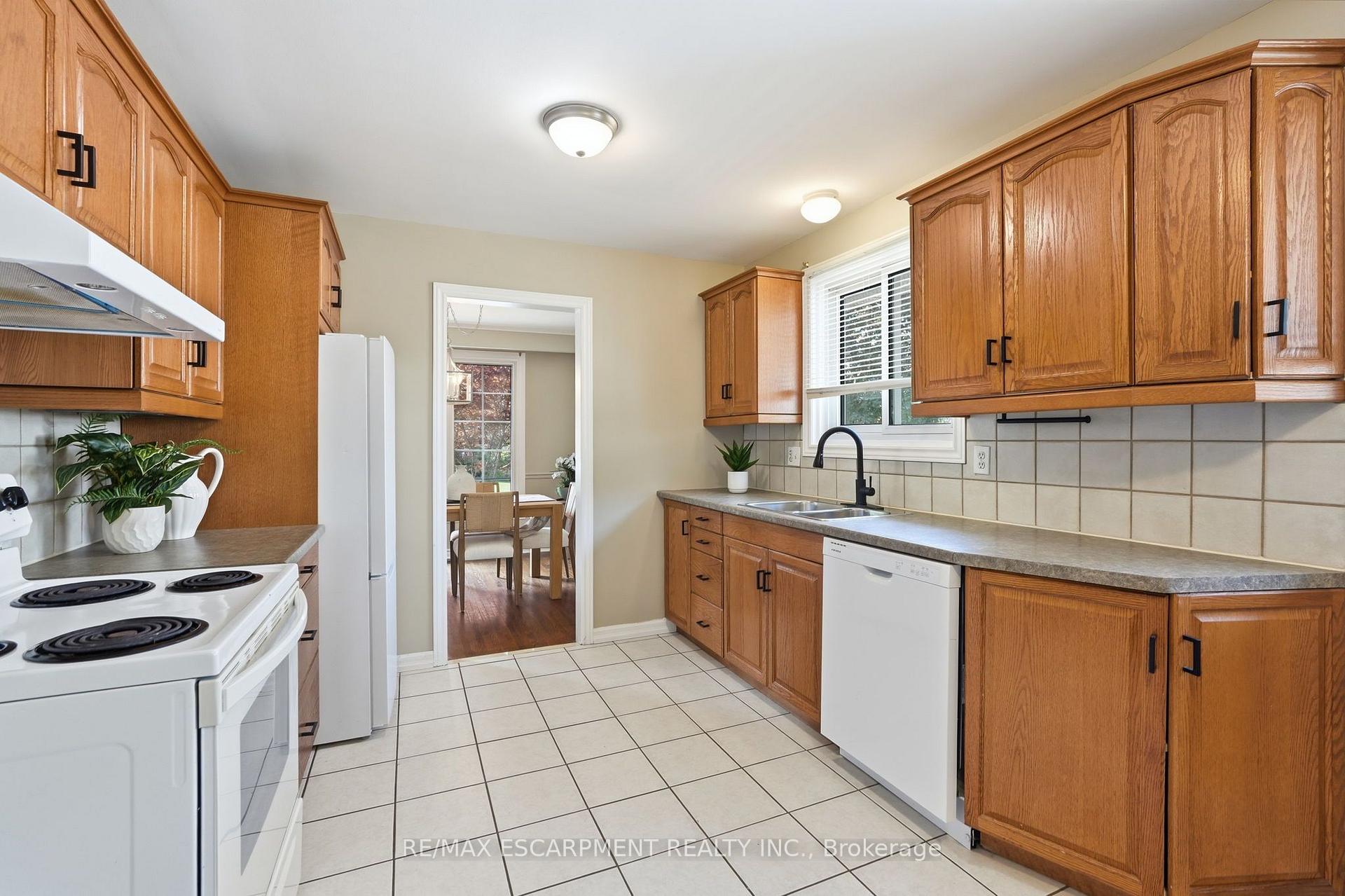 Photo 13 of 635 Ramsgate Road, Burlington, Roseland — HOMEH