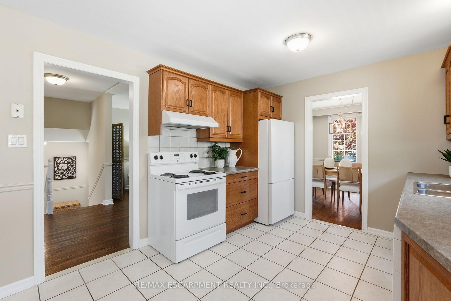 Photo 14 of 635 Ramsgate Road, Burlington, Roseland — HOMEH