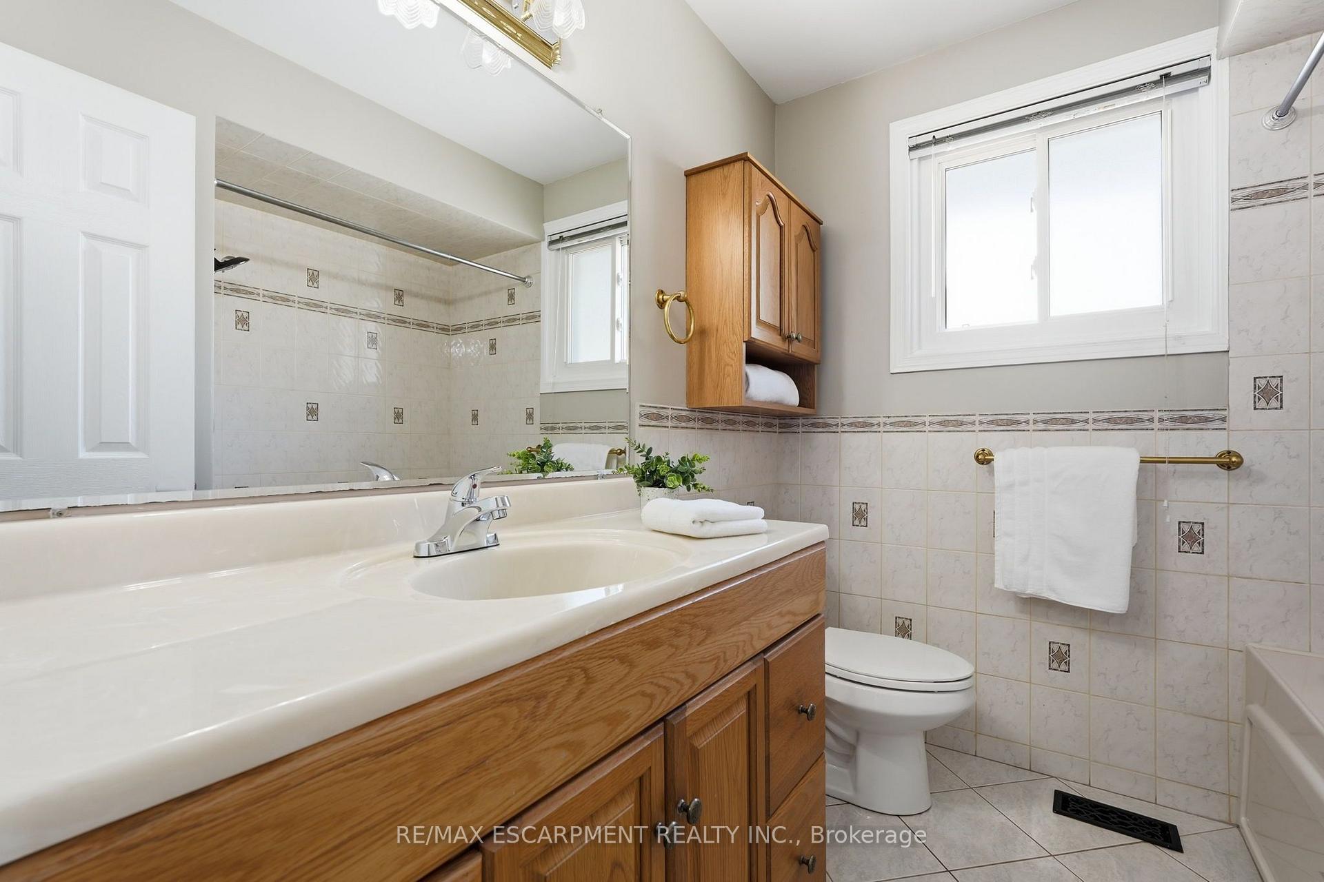 Photo 18 of 635 Ramsgate Road, Burlington, Roseland — HOMEH