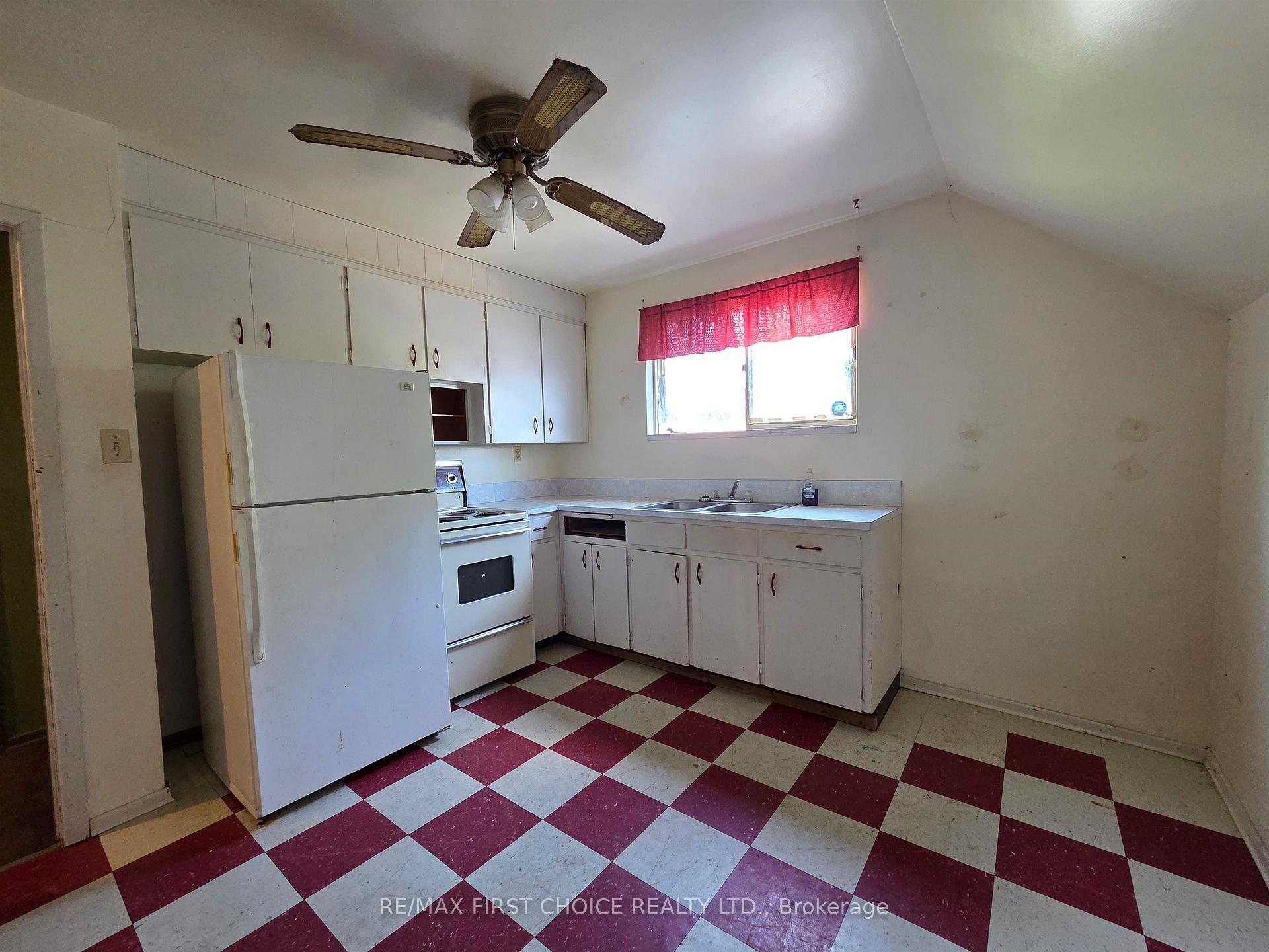 Photo 16 of 115 Cameron Street, Thunder Bay, East End — HOMEH