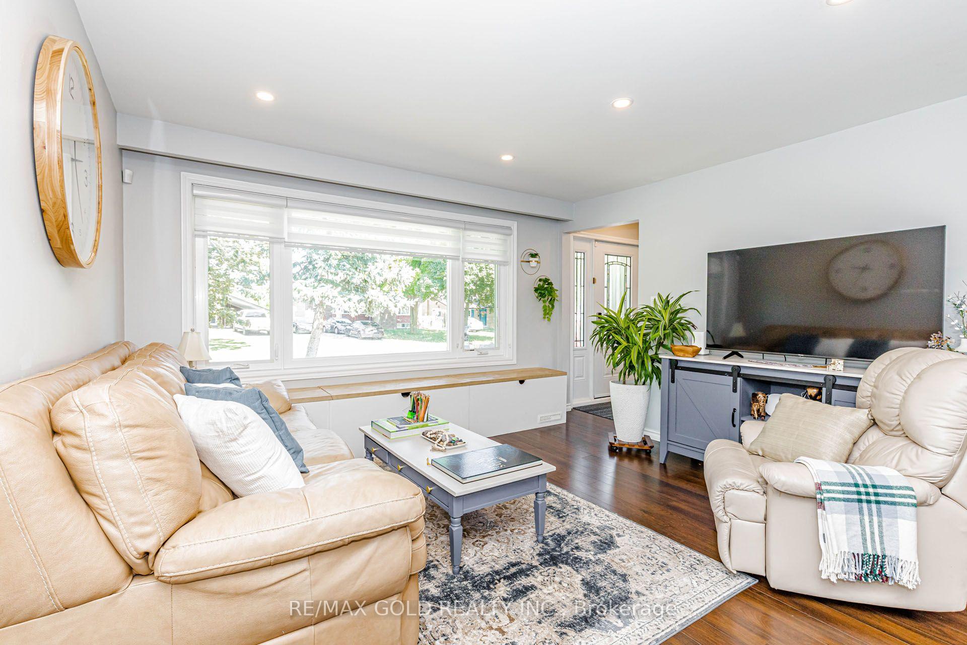 Photo 8 of 45 Grange Drive, Brampton, Northwood Park — HOMEH