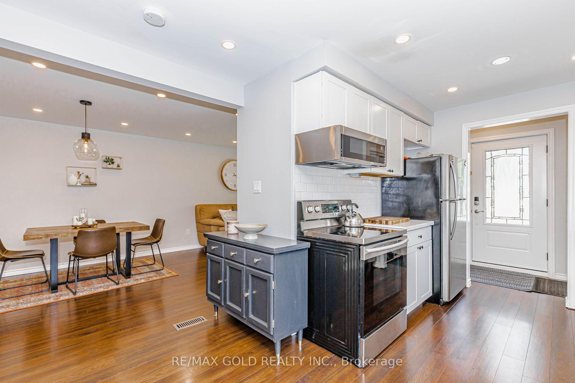 Photo 14 of 45 Grange Drive, Brampton, Northwood Park — HOMEH