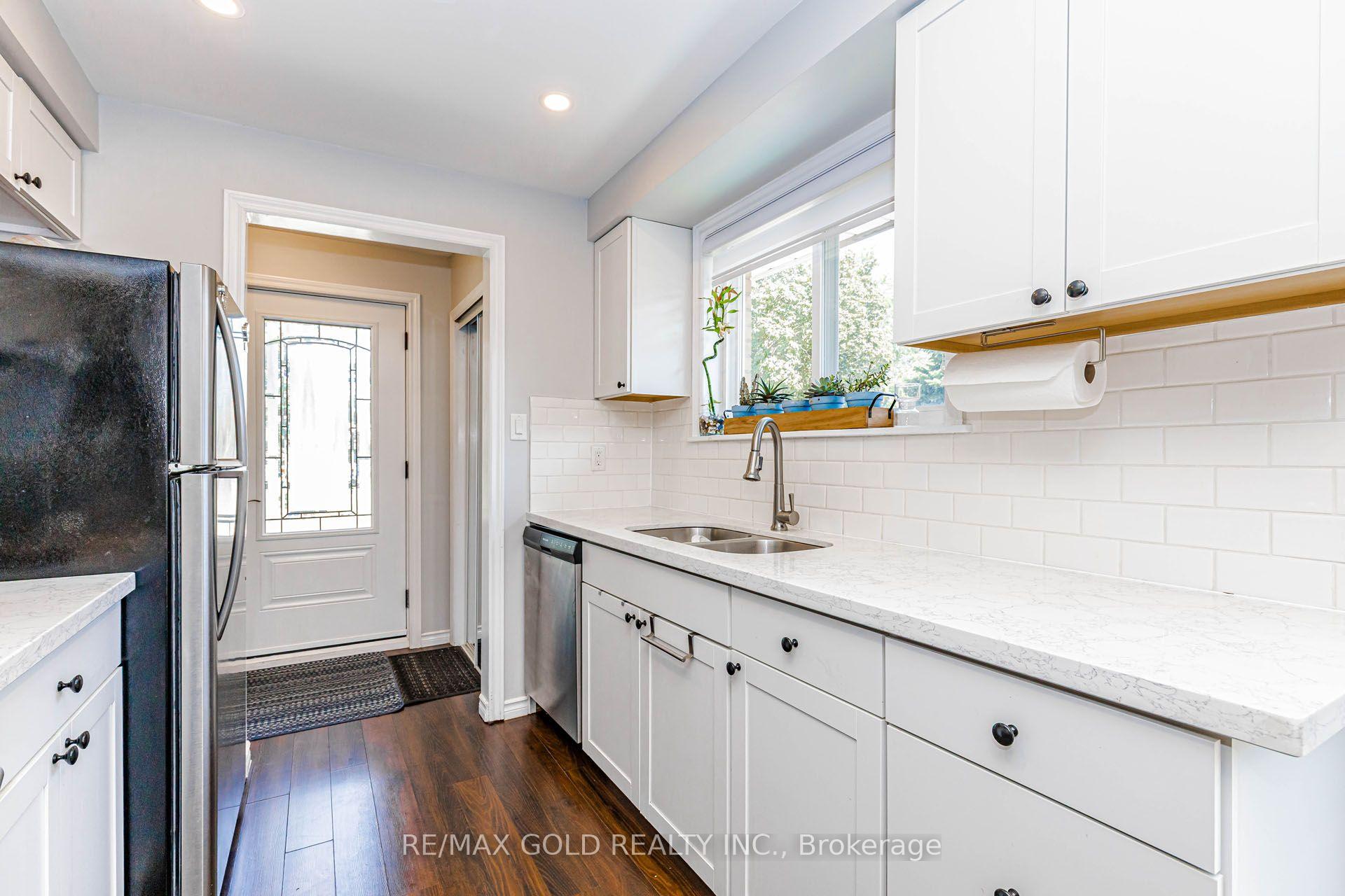 Photo 18 of 45 Grange Drive, Brampton, Northwood Park — HOMEH