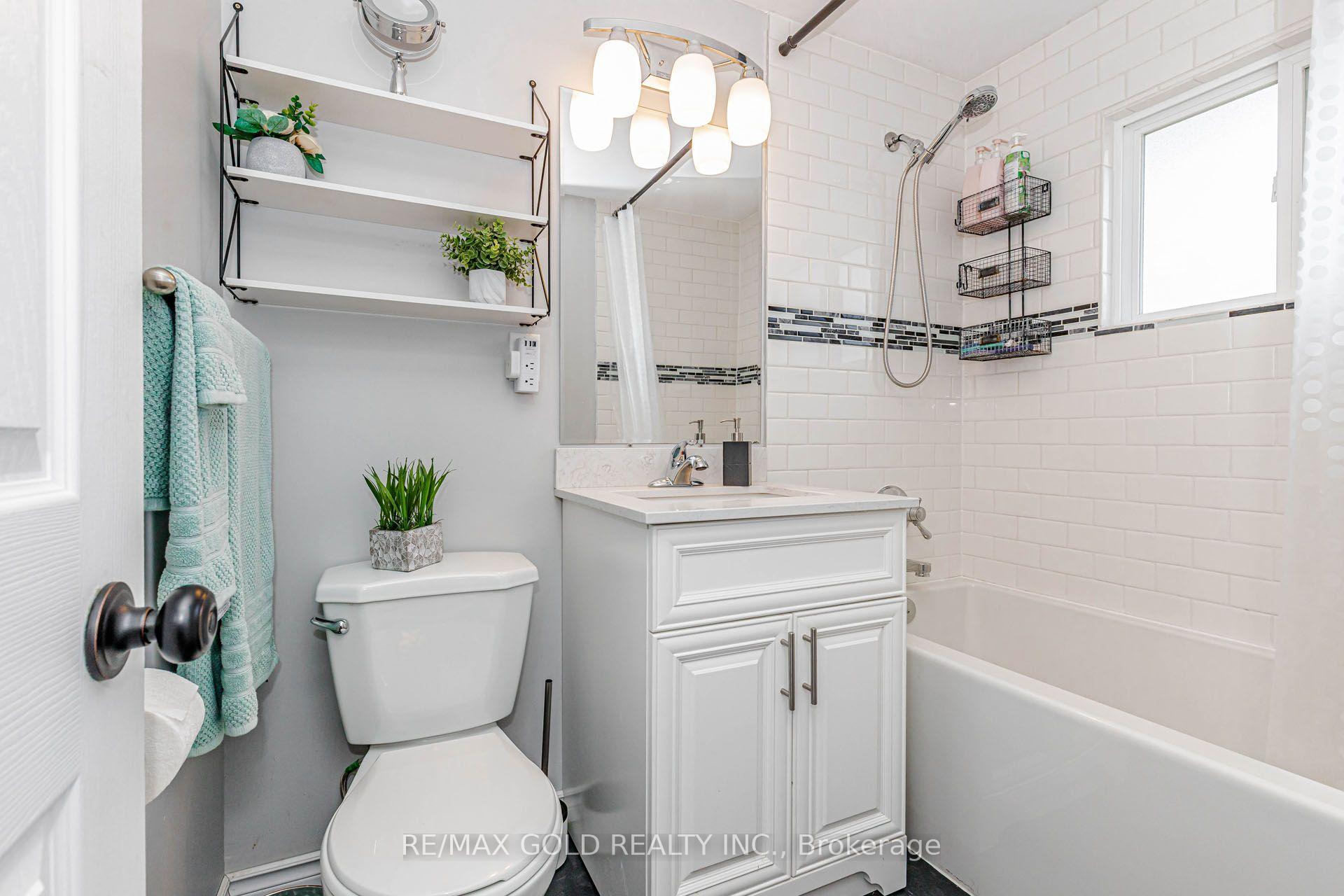 Photo 25 of 45 Grange Drive, Brampton, Northwood Park — HOMEH