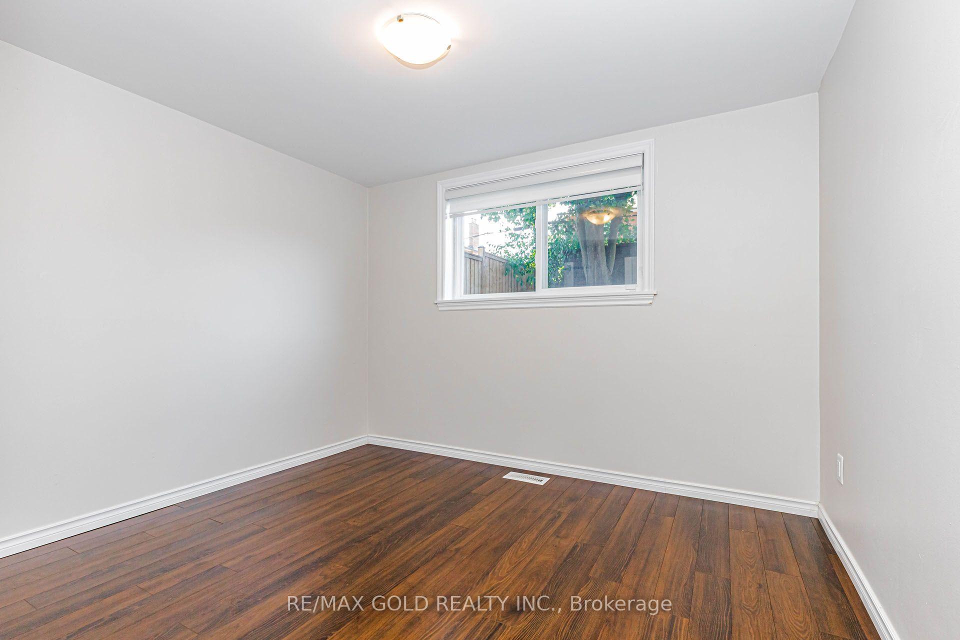 Photo 35 of 45 Grange Drive, Brampton, Northwood Park — HOMEH