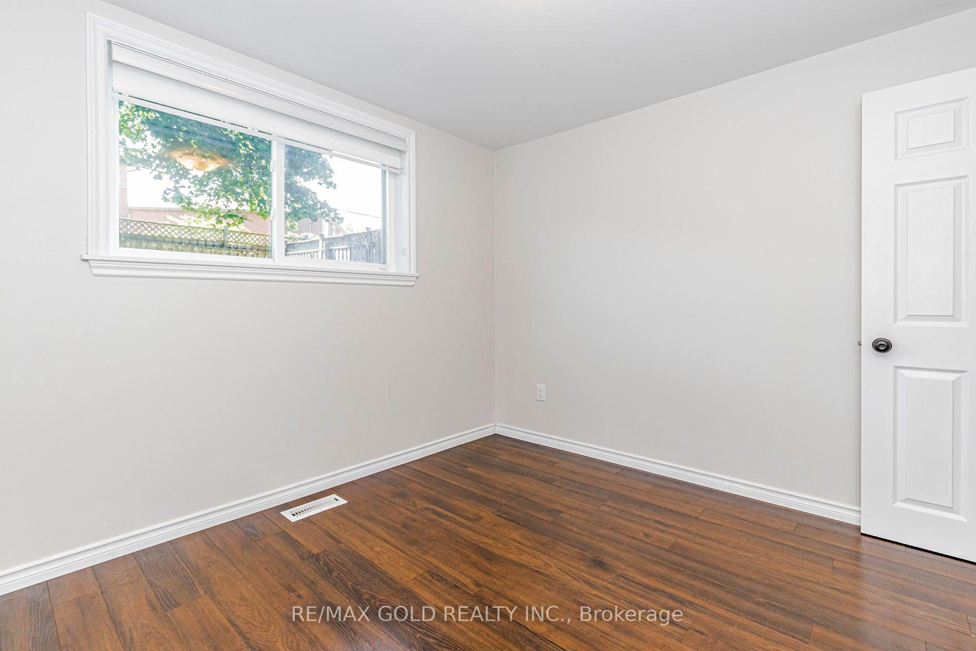 Photo 38 of 45 Grange Drive, Brampton, Northwood Park — HOMEH