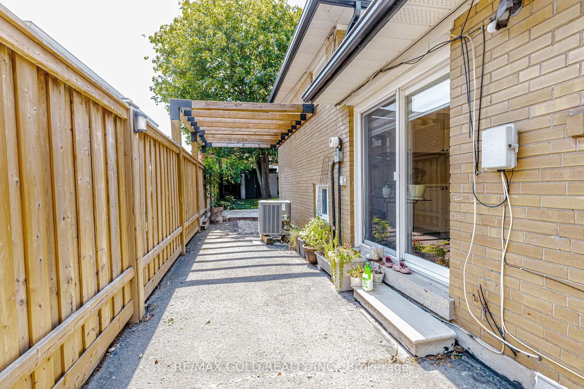 Photo 44 of 45 Grange Drive, Brampton, Northwood Park — HOMEH