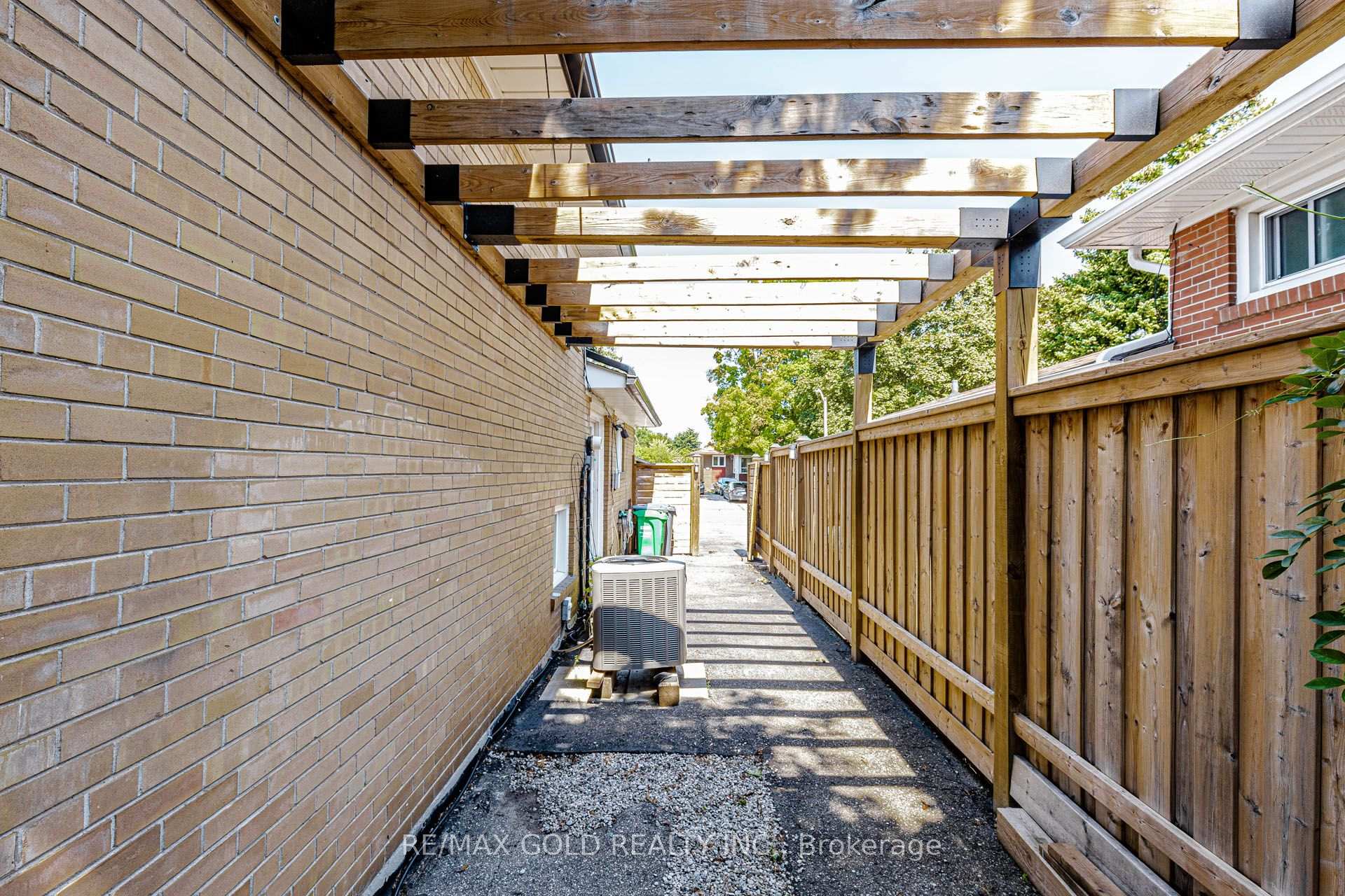Photo 45 of 45 Grange Drive, Brampton, Northwood Park — HOMEH