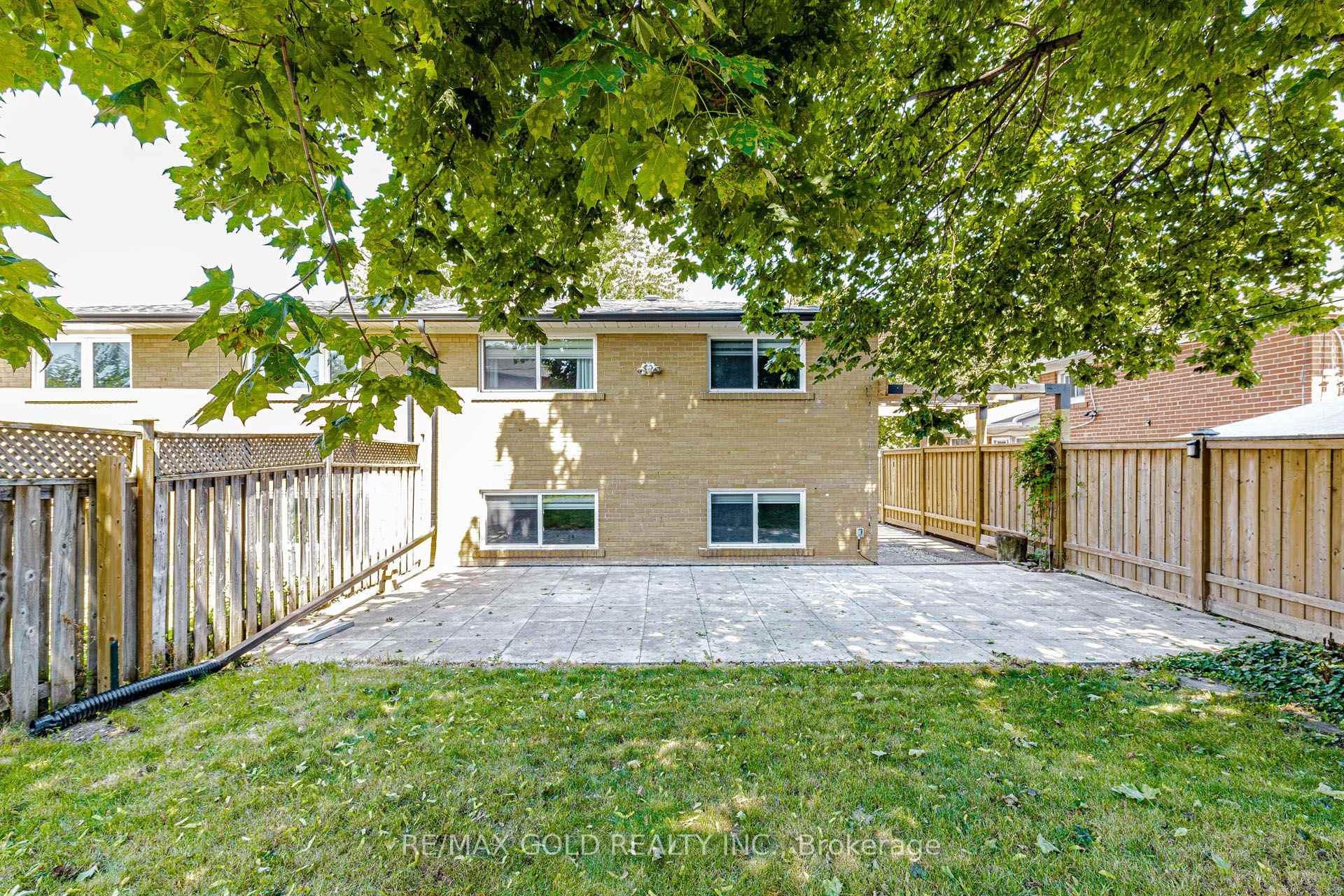 Photo 49 of 45 Grange Drive, Brampton, Northwood Park — HOMEH