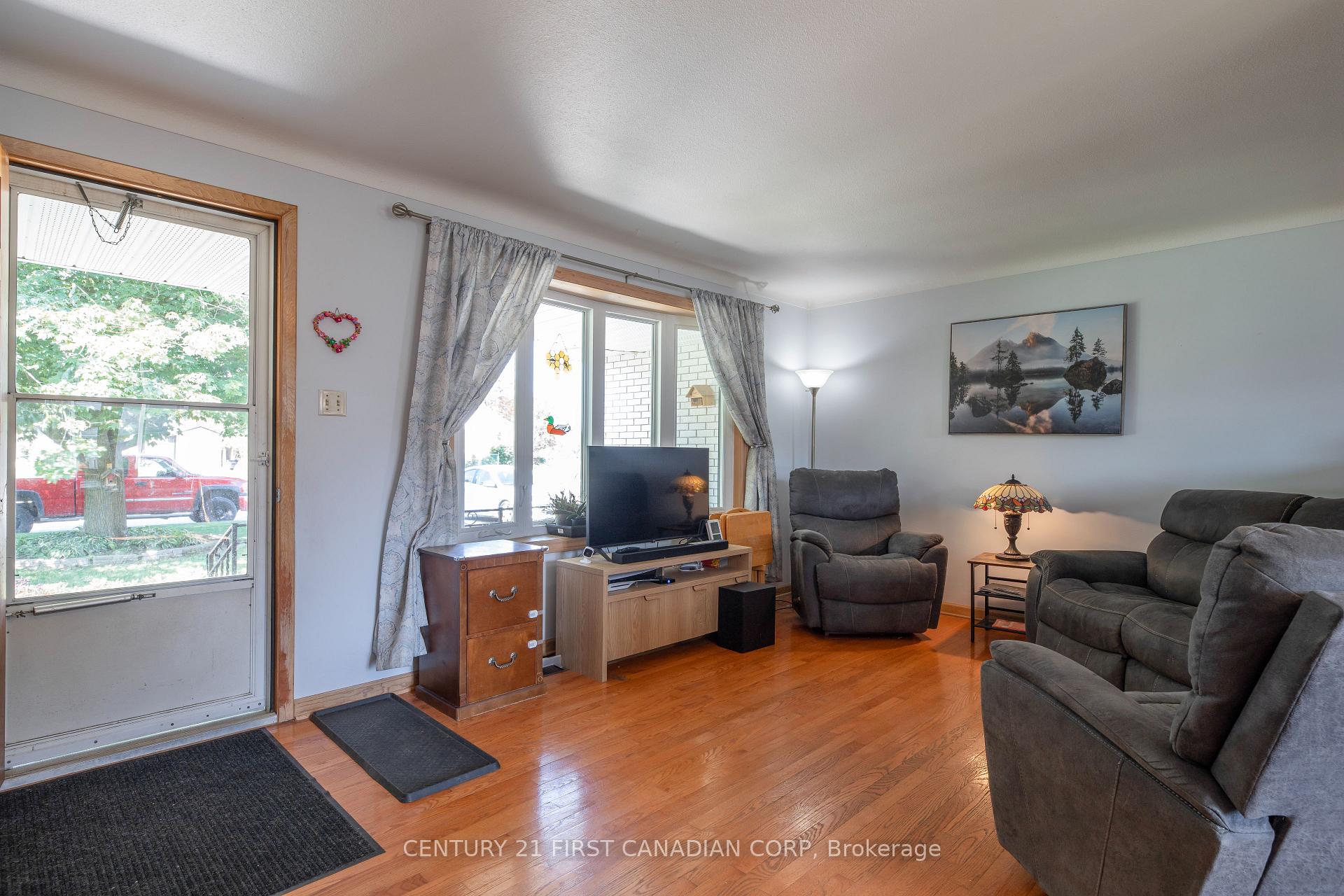 Photo 13 of 11 Sunset Avenue, Warwick, Watford — HOMEH