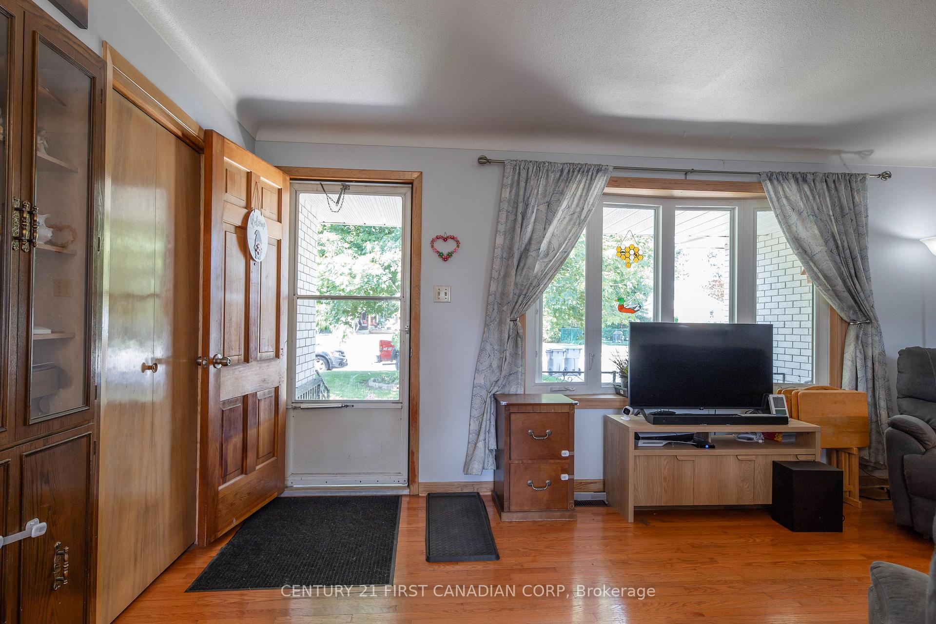Photo 16 of 11 Sunset Avenue, Warwick, Watford — HOMEH