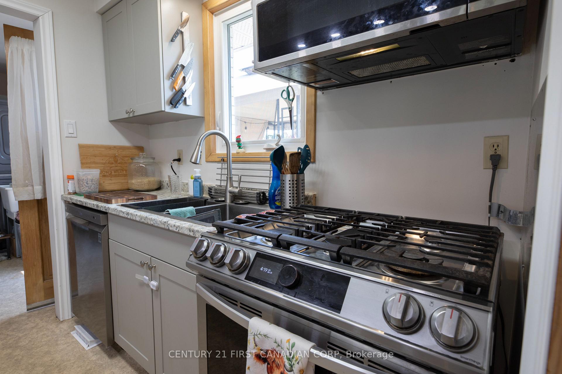 Photo 19 of 11 Sunset Avenue, Warwick, Watford — HOMEH