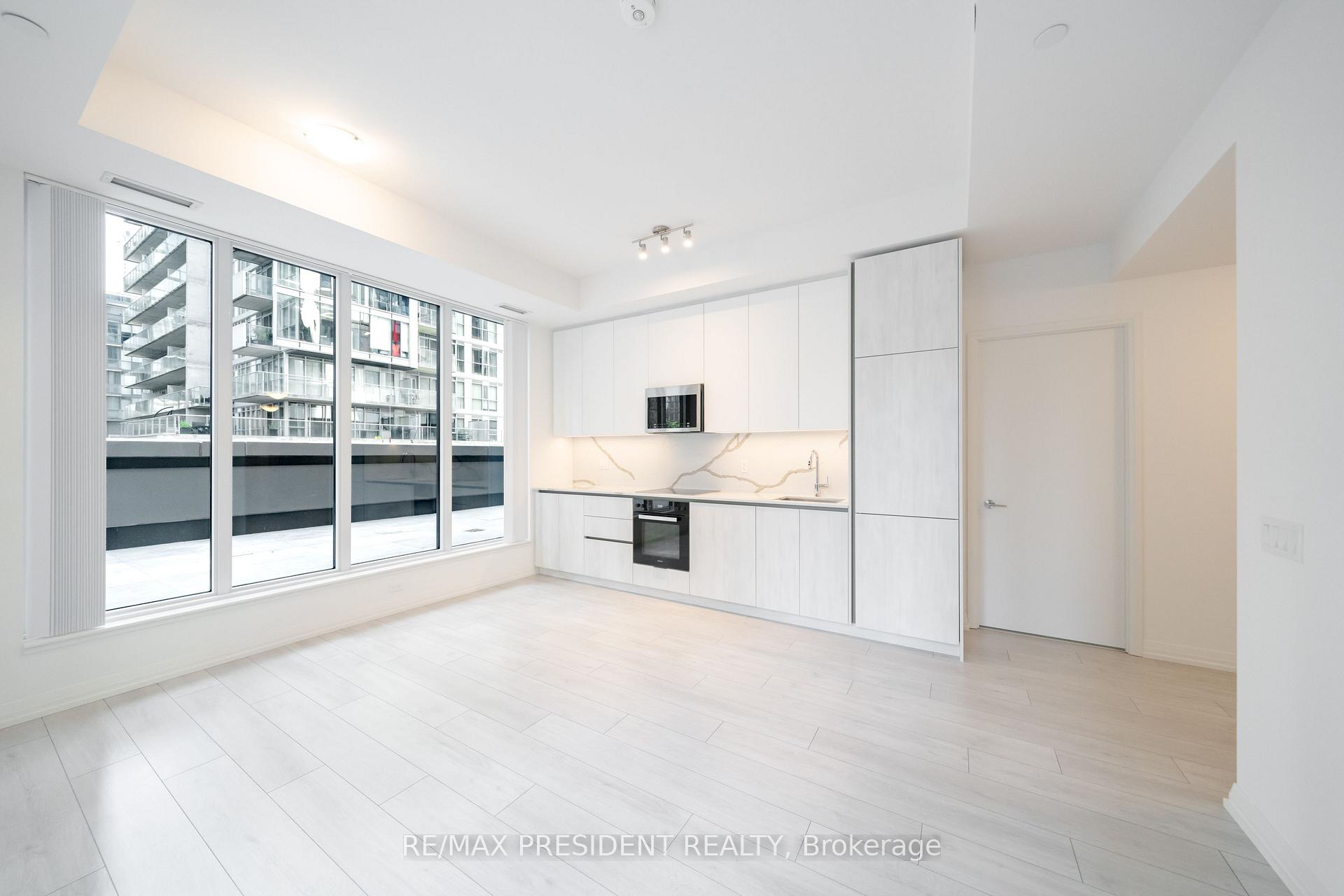 Front of Unit 808, 400 King Street W