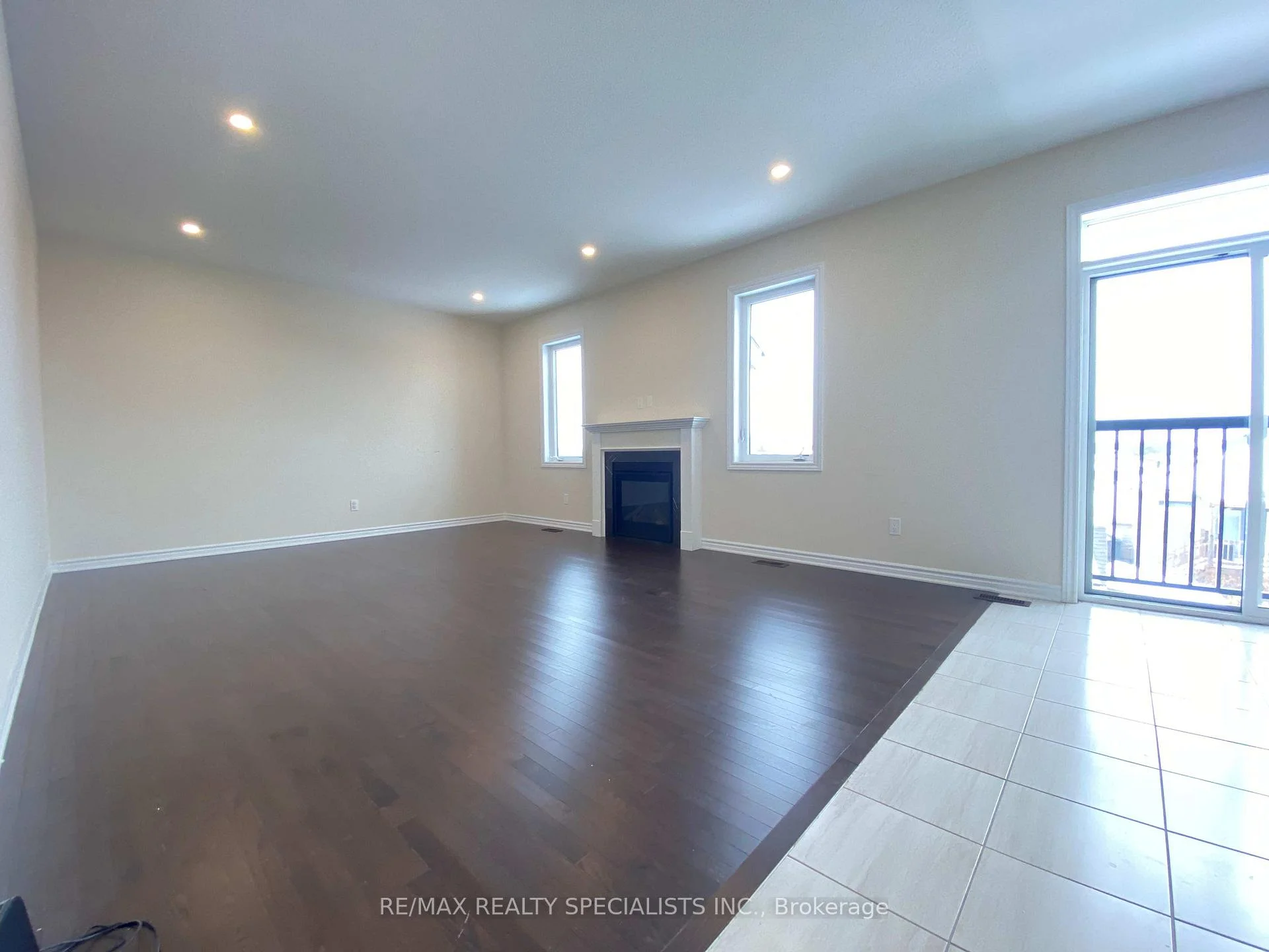 Photo 16 of 17 Oriole Crescent, Port Colborne, Main Street — HOMEH