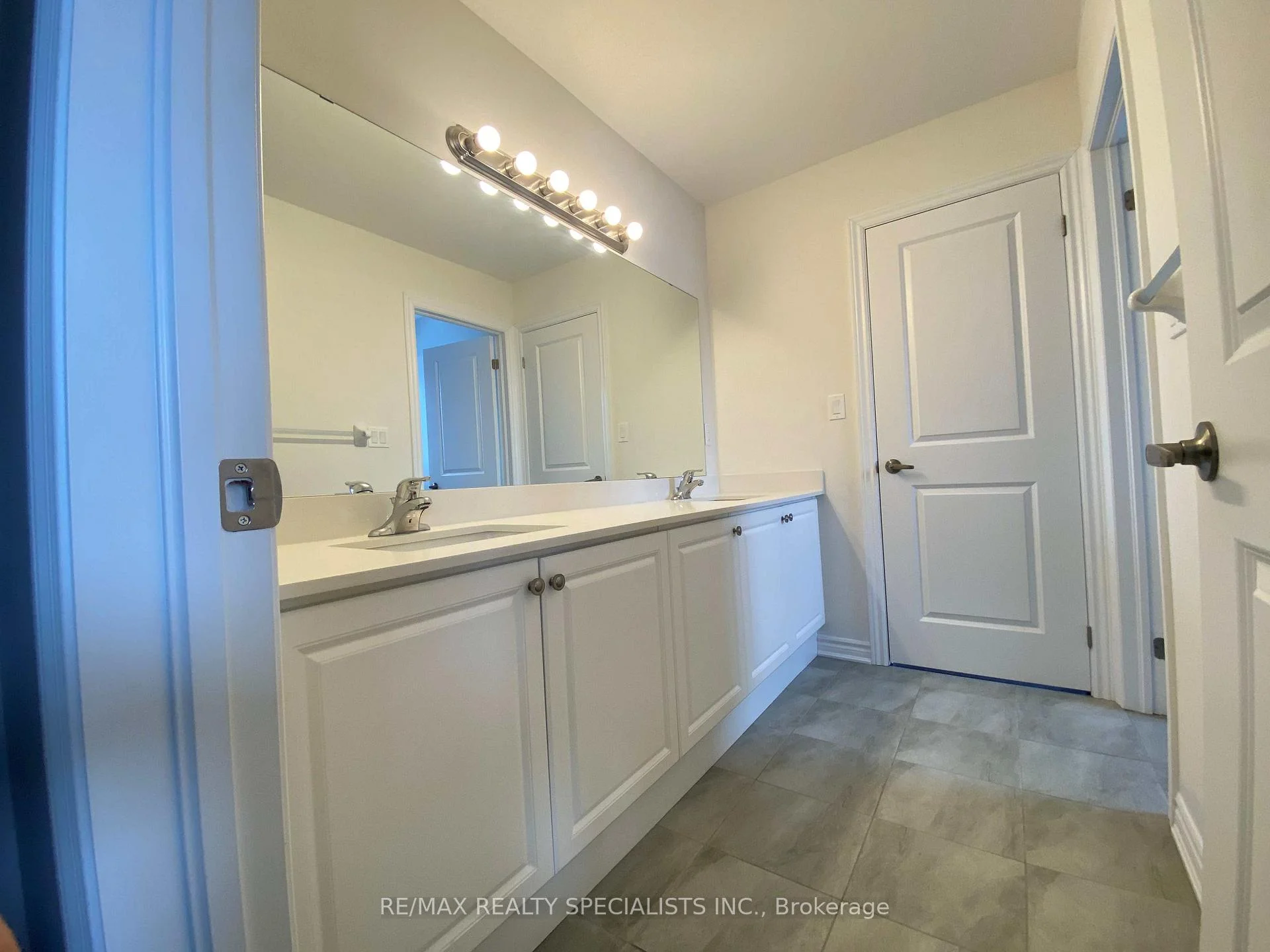 Photo 32 of 17 Oriole Crescent, Port Colborne, Main Street — HOMEH