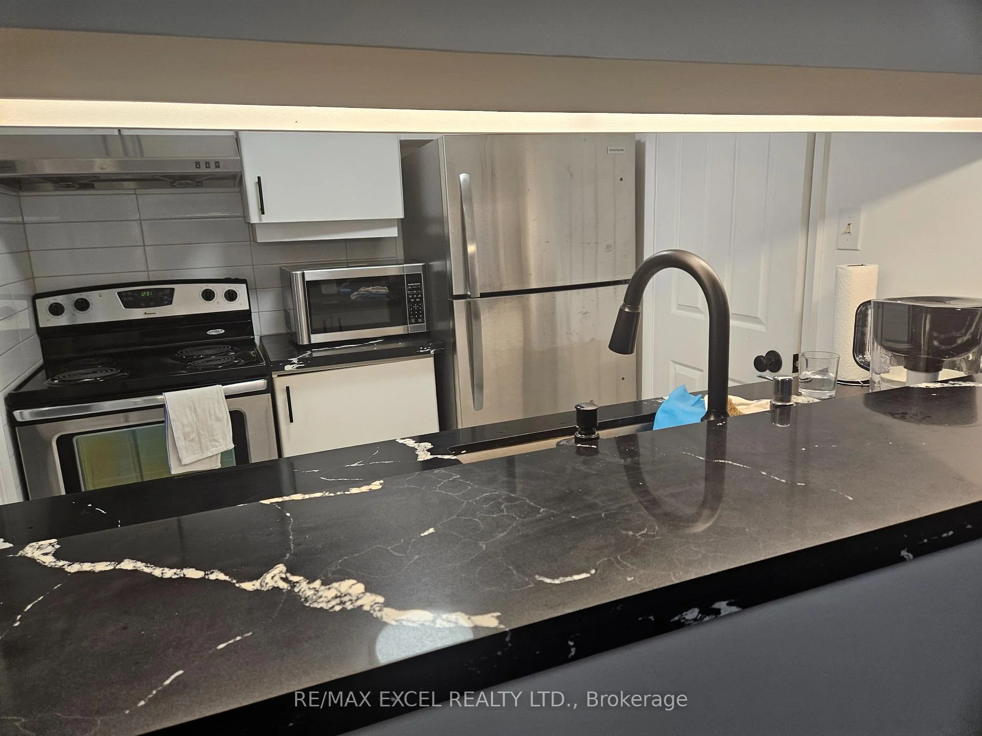 Photo 6 of Unit 714, 711 Bay Street, Toronto, Bay Street Corridor — HOMEH